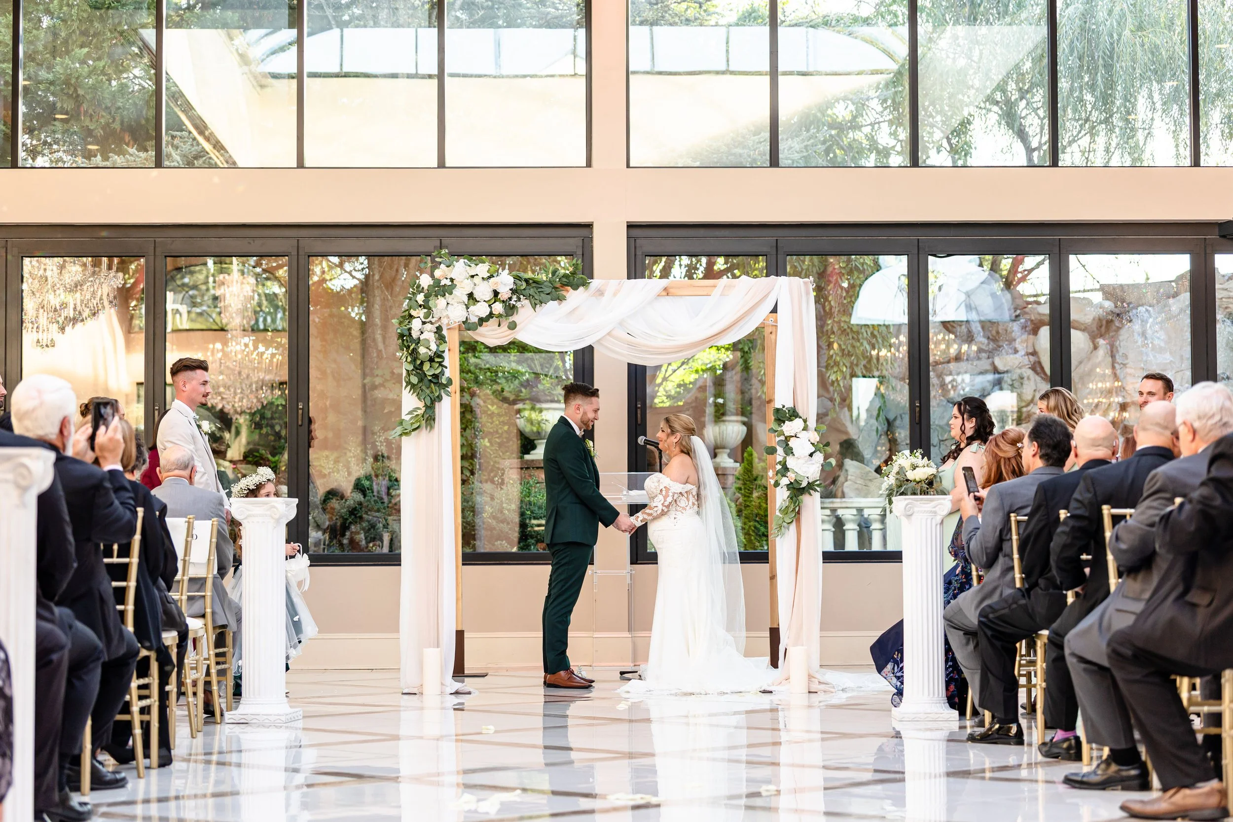 Photo: Imagery Life / Florals: Ling's Moment / Venue: Lucien's