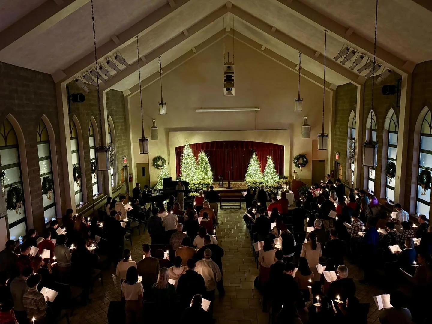 A gorgeous candle light service ✨ 
#merrychristmas #leadingmusic