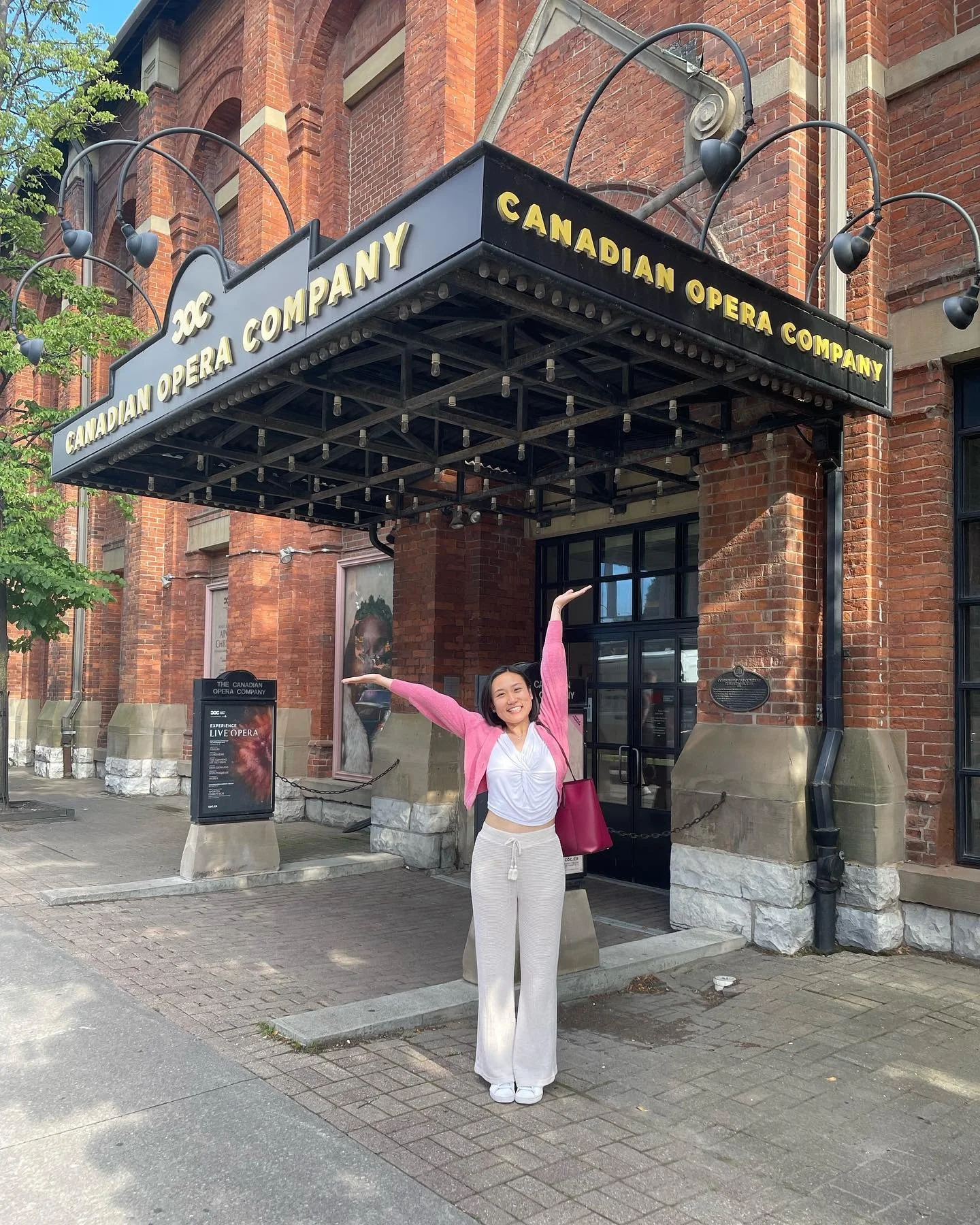 What a joy it is to walk into this building everyday of the week and work with this incredible company. I love collaborating with these wonderful talented people!! @canadianopera #summerintensive 

Link in bio for tomorrow&rsquo;s concert details!! 
