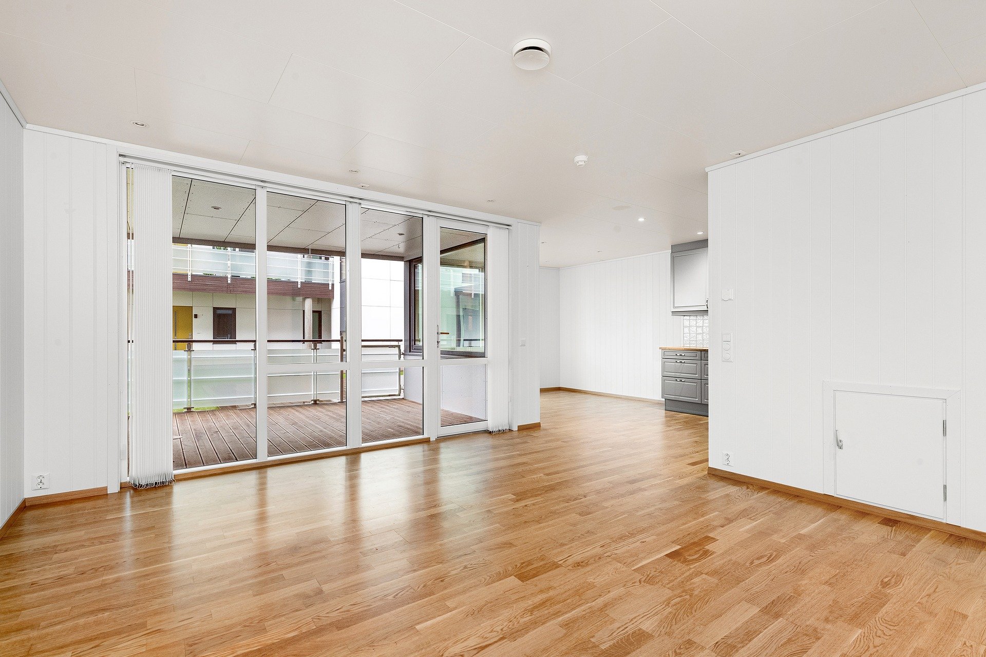 real-estate-9459512_1920.jpg