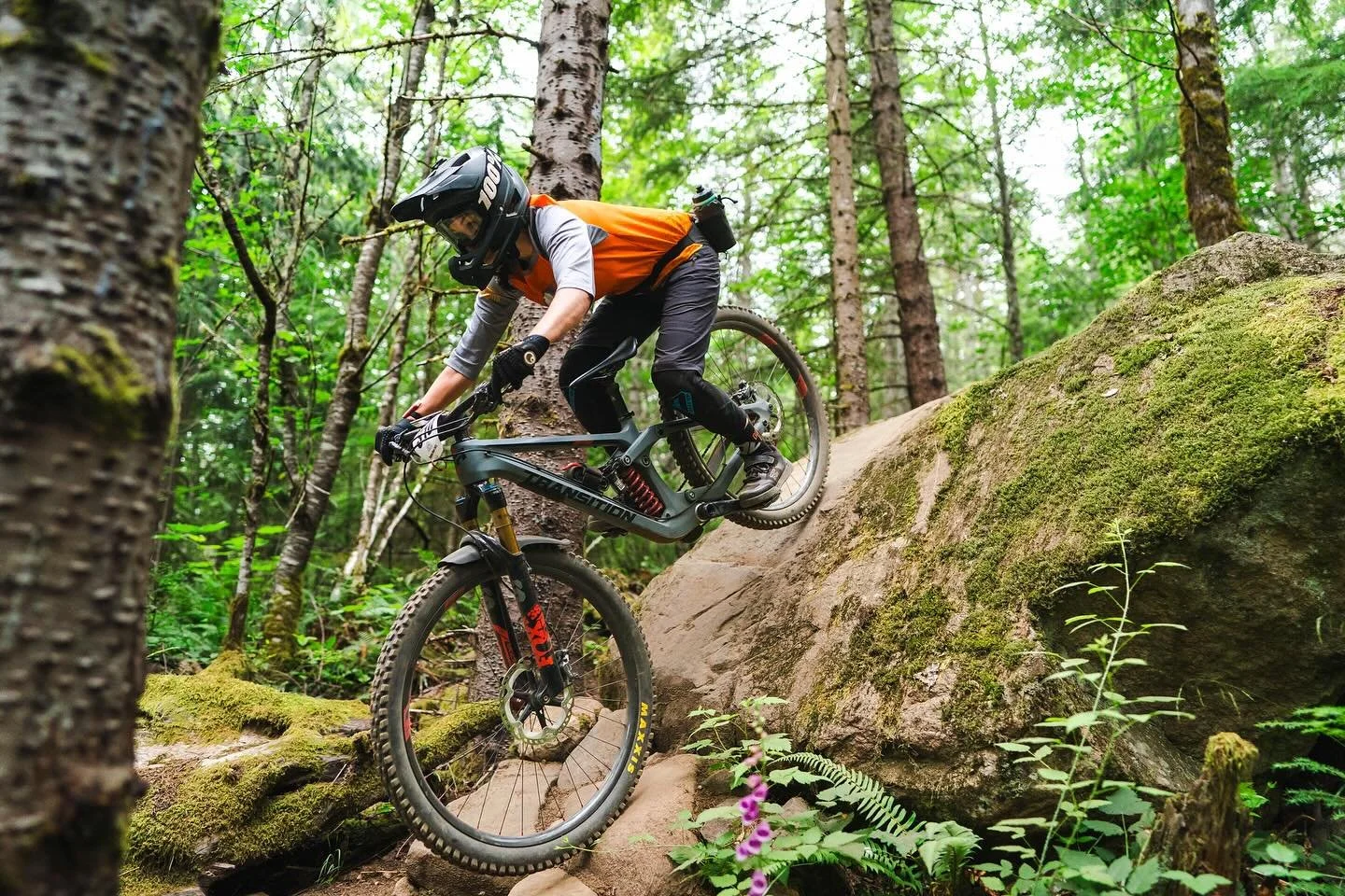 It&rsquo;s Small Business Saturday y&rsquo;all.
And we couldn&rsquo;t let a 4pm sunset happen without a shout-out to the small biz folks who show up BIG for their community including Sturdy Dirty Enduro and Dirty Downhill.

So if you find yourself sh