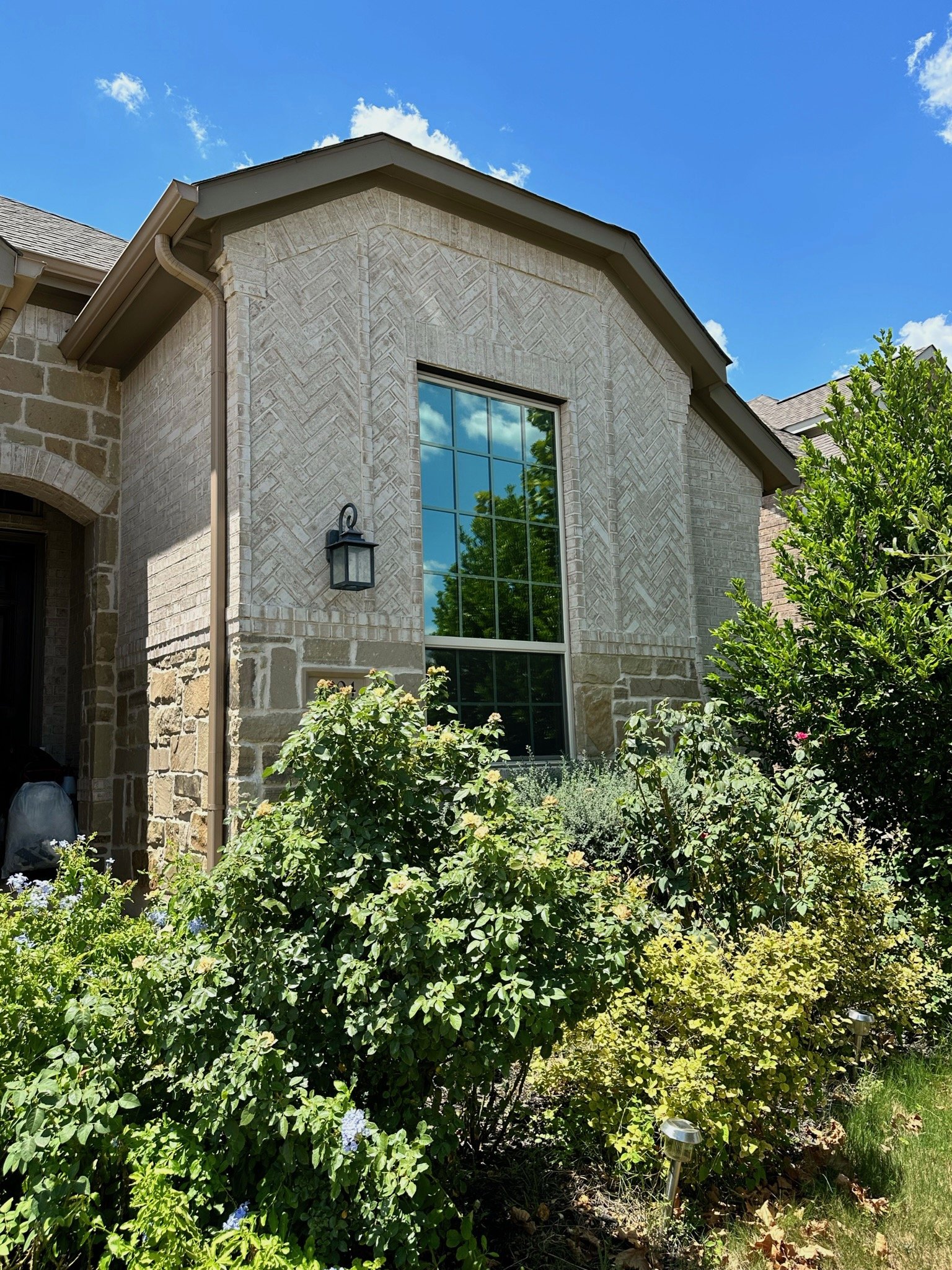 Sunroom in Lago Vista featuring heat-reducing residential window film.
