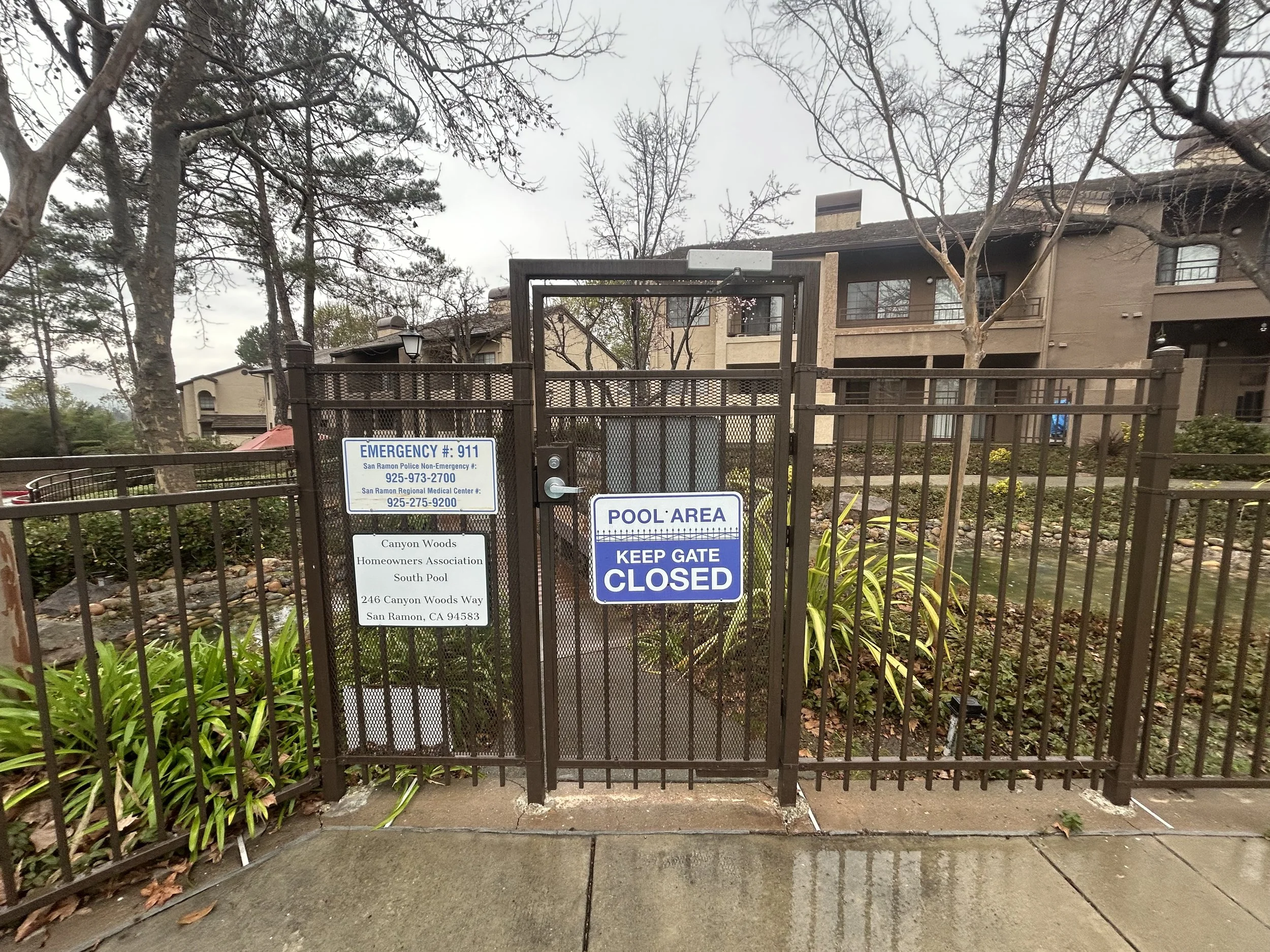 Pool gate with newly installed hydraulic closer in San Ramon, CA