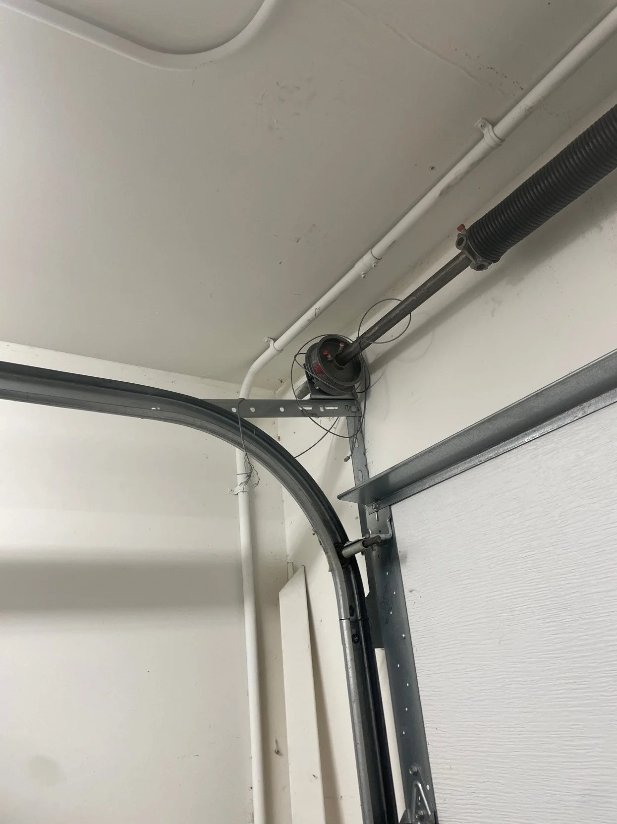 Garage door cable snapped in Pleasanton, CA repaired by R&S Concord