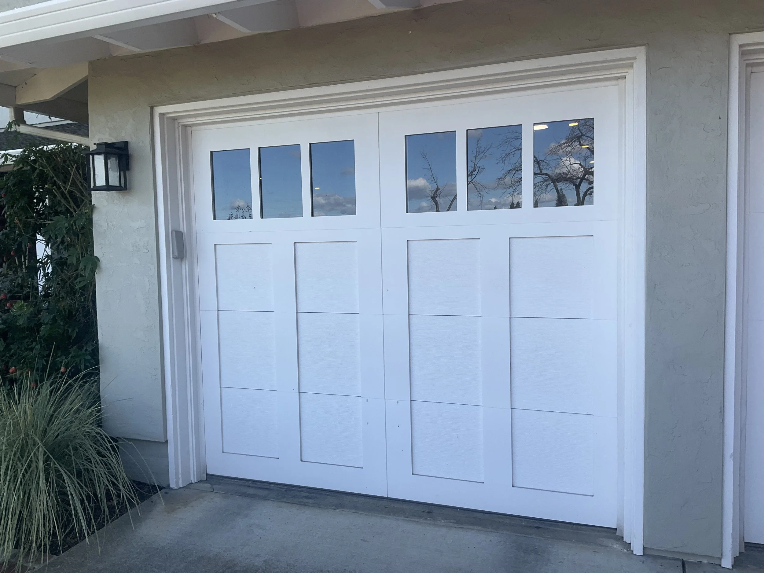 Garage door in Walnut Creek serviced by R&S Concord