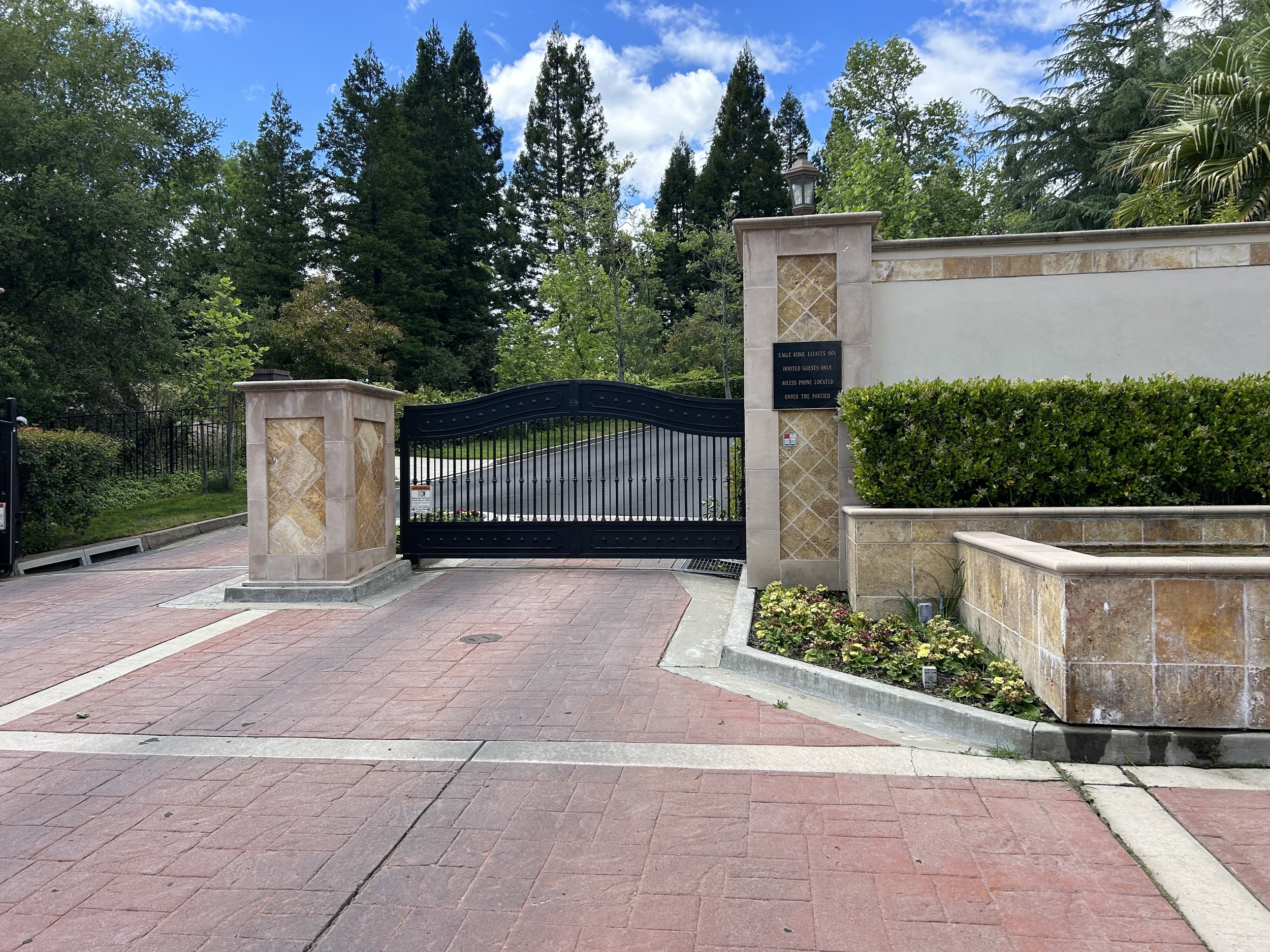 R&S Erection of Concord repaired gate stuck open in Blackhawk, CA