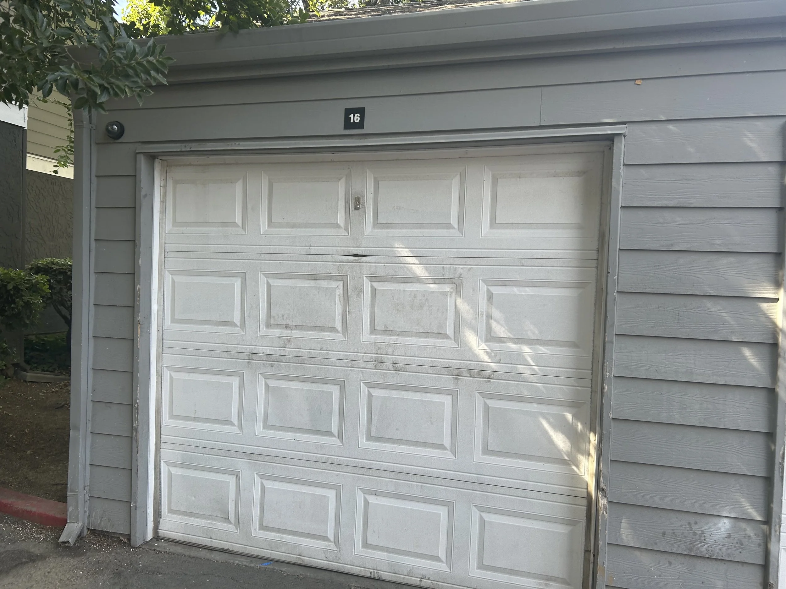 Garage door damaged during break-in attempt in Pittsburg, CA
