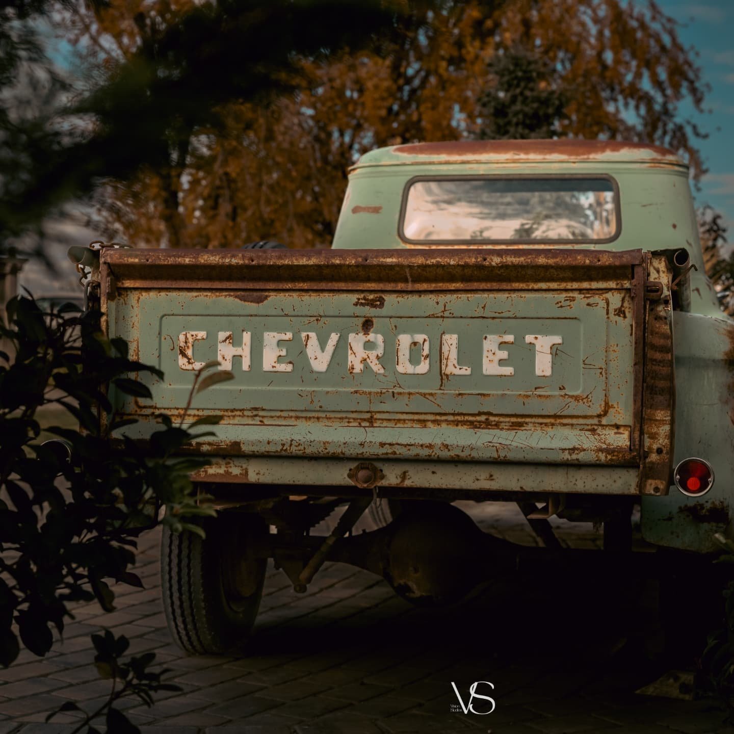 A few shots of the truck parked @mintbarrelbarn 

#photographer 
#photography 
#Idaho 
#wedding 
#fallprogressphoto

@progressgroupinc