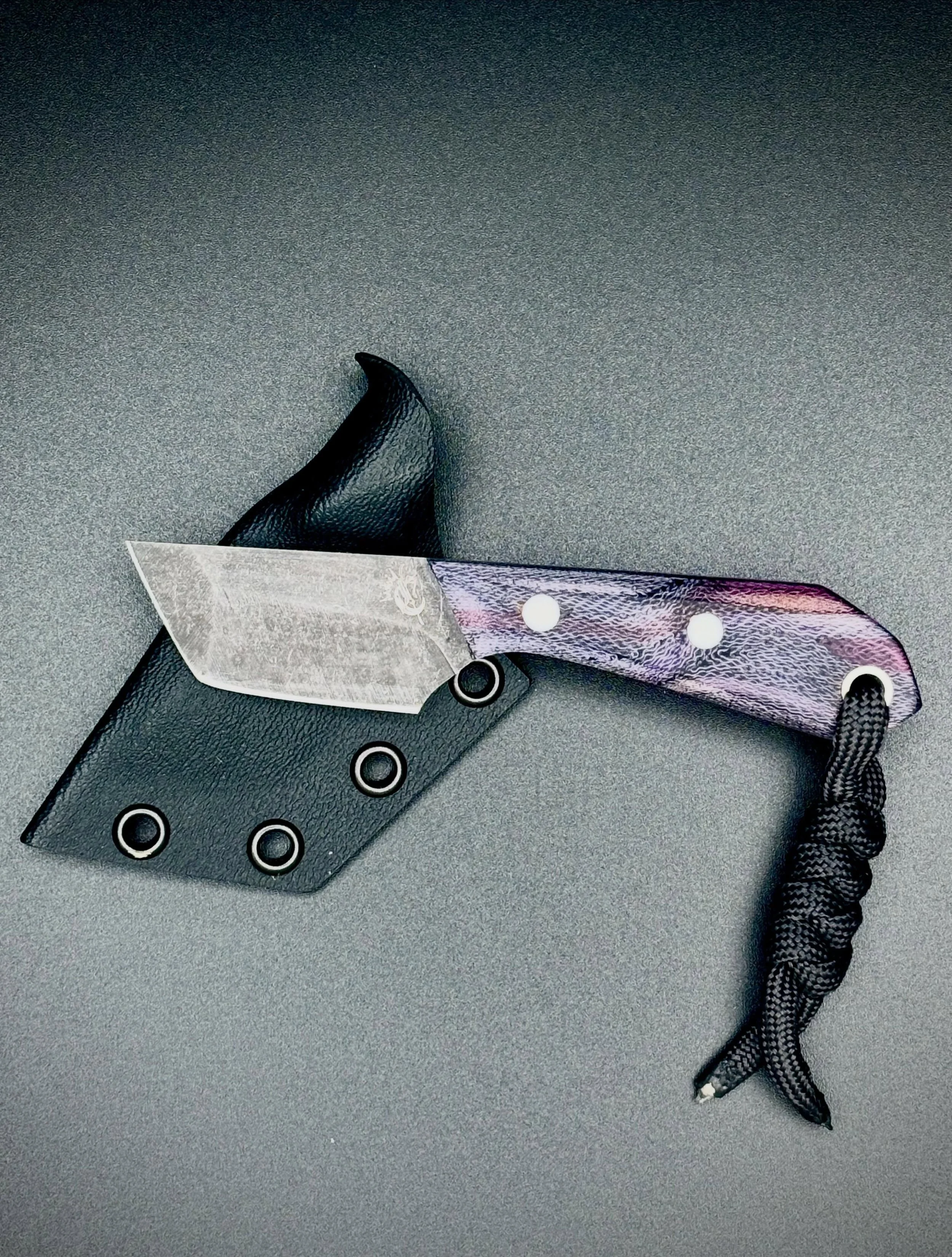 Mini tanto with stonewashed Nitro-V and some cool purple Gcarta.