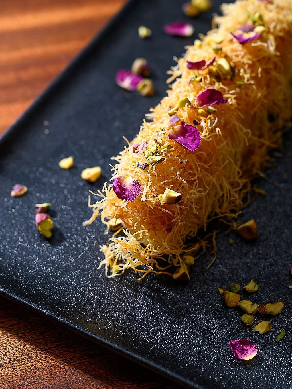 Turning Monday blues into flavors hues 💕

Kunafeh Orange Blossom &bull; Ros&eacute; Latte &bull; and many more&hellip;

Brilliant pics by the very brilliant @indiabk_photography