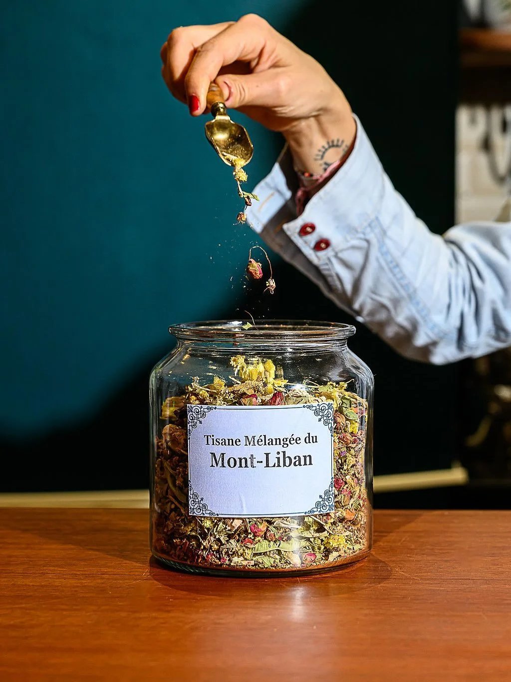 🍂 Hello Geneva!
Autumn is here, and it&rsquo;s the perfect time to cozy up with your favorite warm &amp; comforting essentials:

🌿 Herbal tisanes from our land
🍊 Orange blossom water
💜 Lavender water 
🌶️ Homemade ginger syrup
🍽️ Artisanal ceram