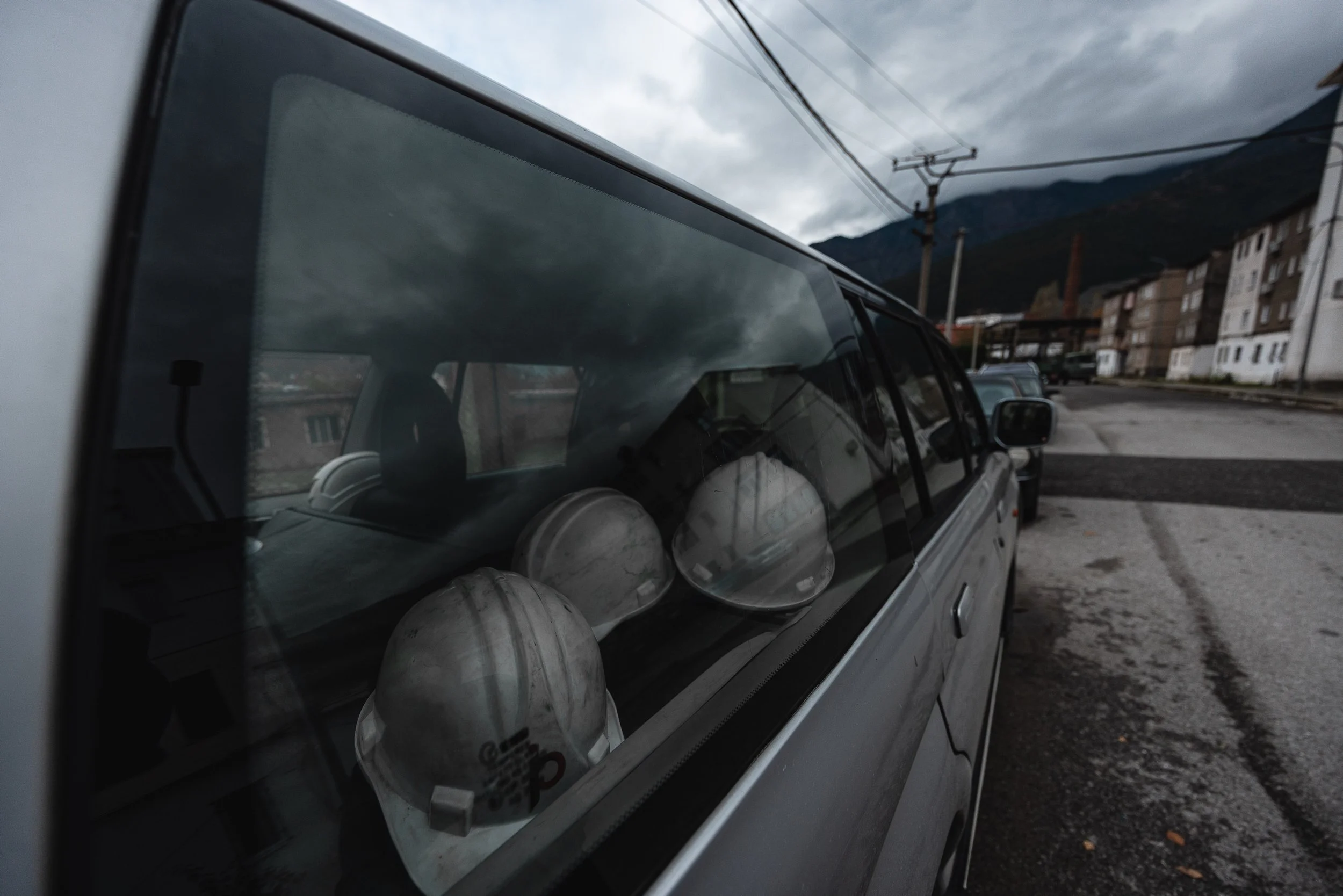 A car filled with workers’ helmets sits in the city of Bulqizë, Dibër County, Albania on November 11, 2025. The image reflects the daily preparation of miners before heading to one of Europe’s largest chromium mines.