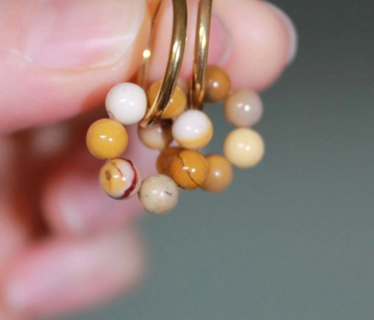 POPPY Creolen ✨Welcher ist dein Favorit? 
.
.
.
.
.
#heilsteine #gemstonesjewelry #kristalle #handgemacht #handmade #jewelry #heilung #diy #selbstliebe #edelsteinschmuck #edelsteine #gemstones #naturelover #smallbusiness
