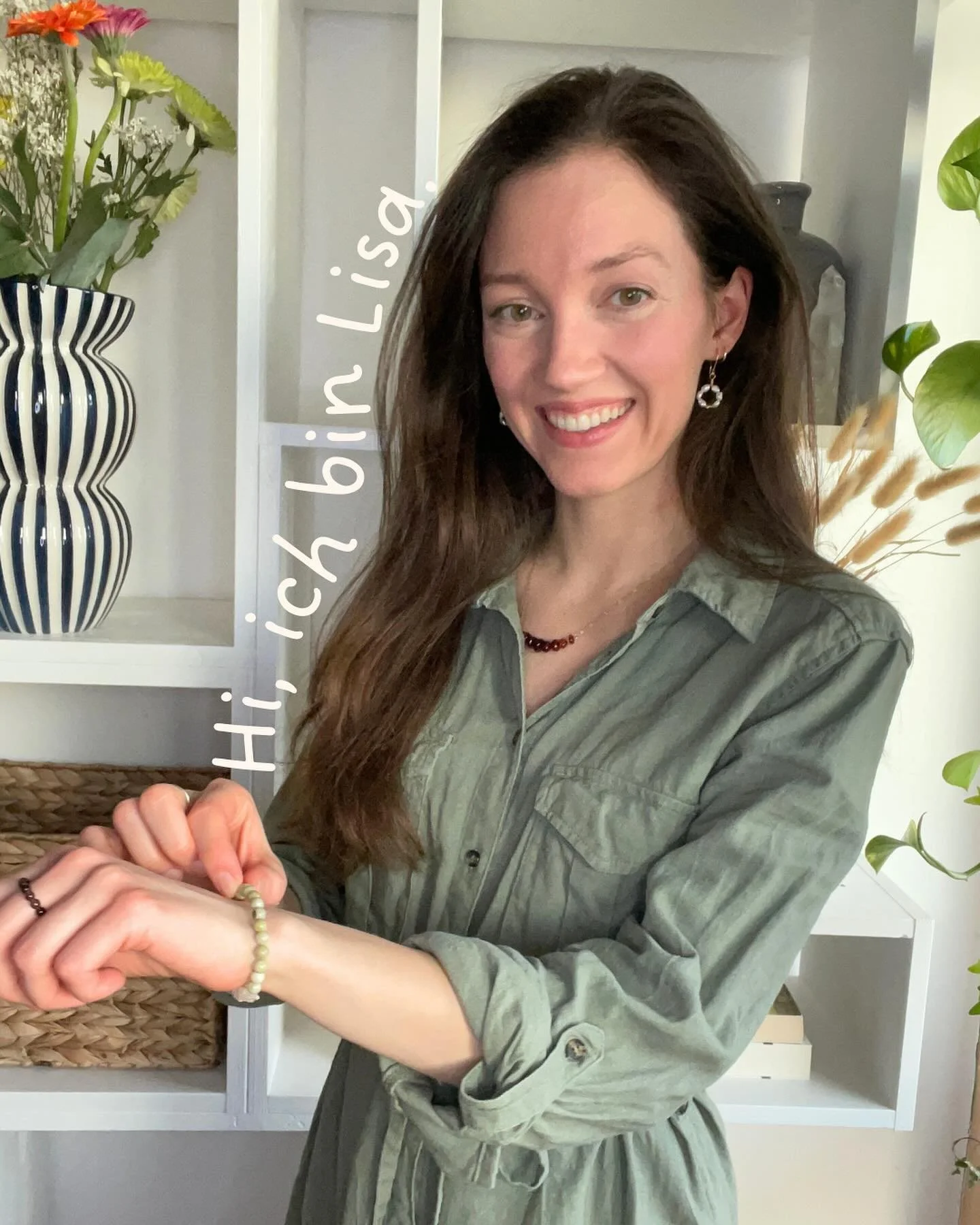 Hi, ich bin Lisa 🤗
Ich freue mich sehr, dass du hier gelandet bist!

Mein Herzensprojekt F&uuml;hrmichstein habe ich 2024 gegr&uuml;ndet.
Die kleinen Edelsteinperlen machen mich super happy- dich vielleicht auch? 

Schau gerne mal auf meiner Website
