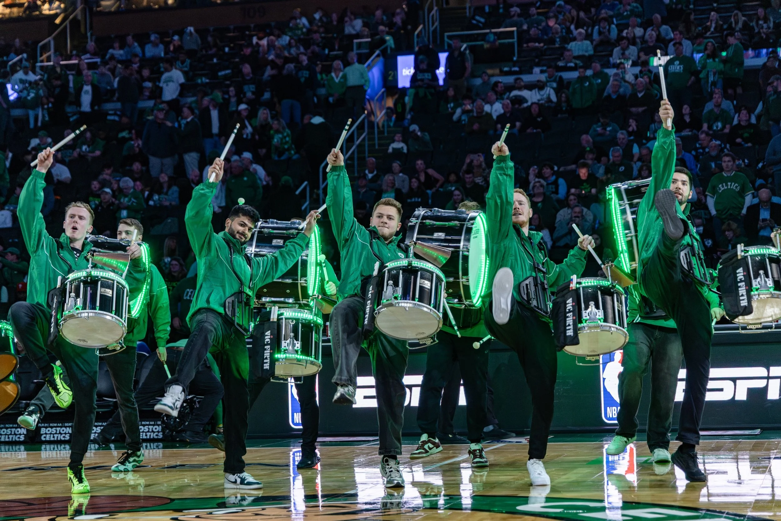 Halftime. ☘️

📸🔥: @cfqphotos 

#celtics #flagship #drumline #nba #playoffs