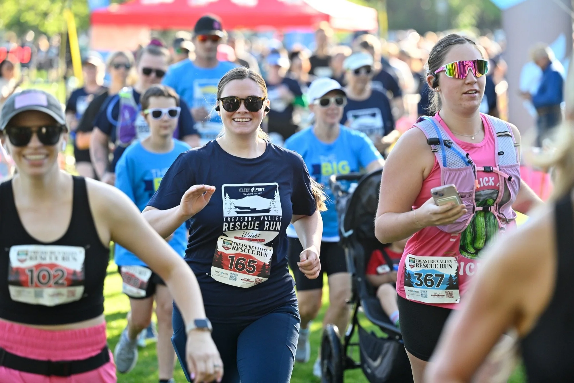 Smiling runners start the Treasure Valley Rescue Run together