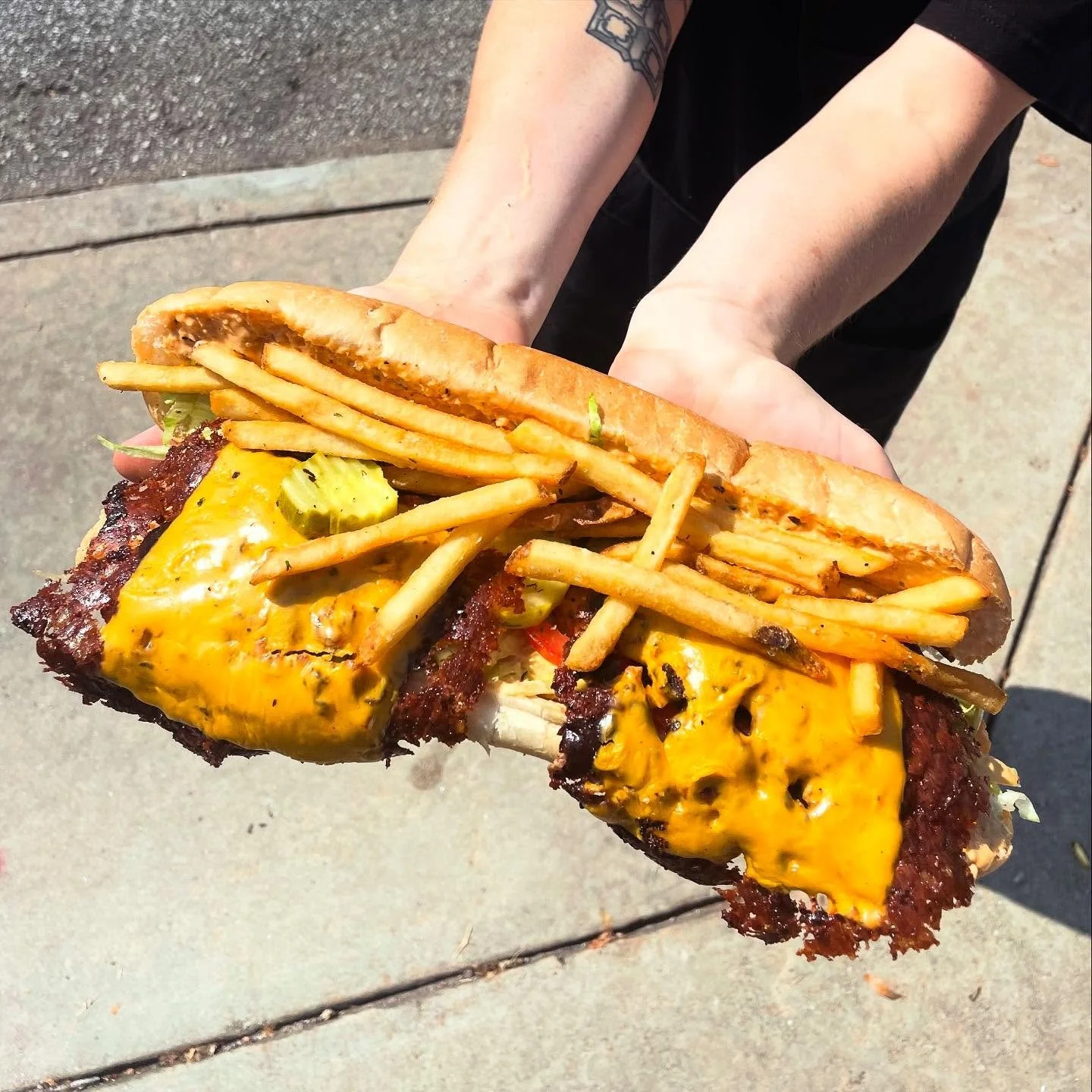 HEY WHAT ARE YALL DOING THURSDAY FOR LUNCH?!? - COME TO SMILEYS TO TRY THE CRAZY BEAUTIFUL SMASH BURGER POBOY!ONE DAY ONLY GET UR YAYAS OUT CALL YAMOMENEM!
.
.
We&rsquo;re teaming up with our fav @blueplatemayo and @leidenheimerbakingco shaking thing