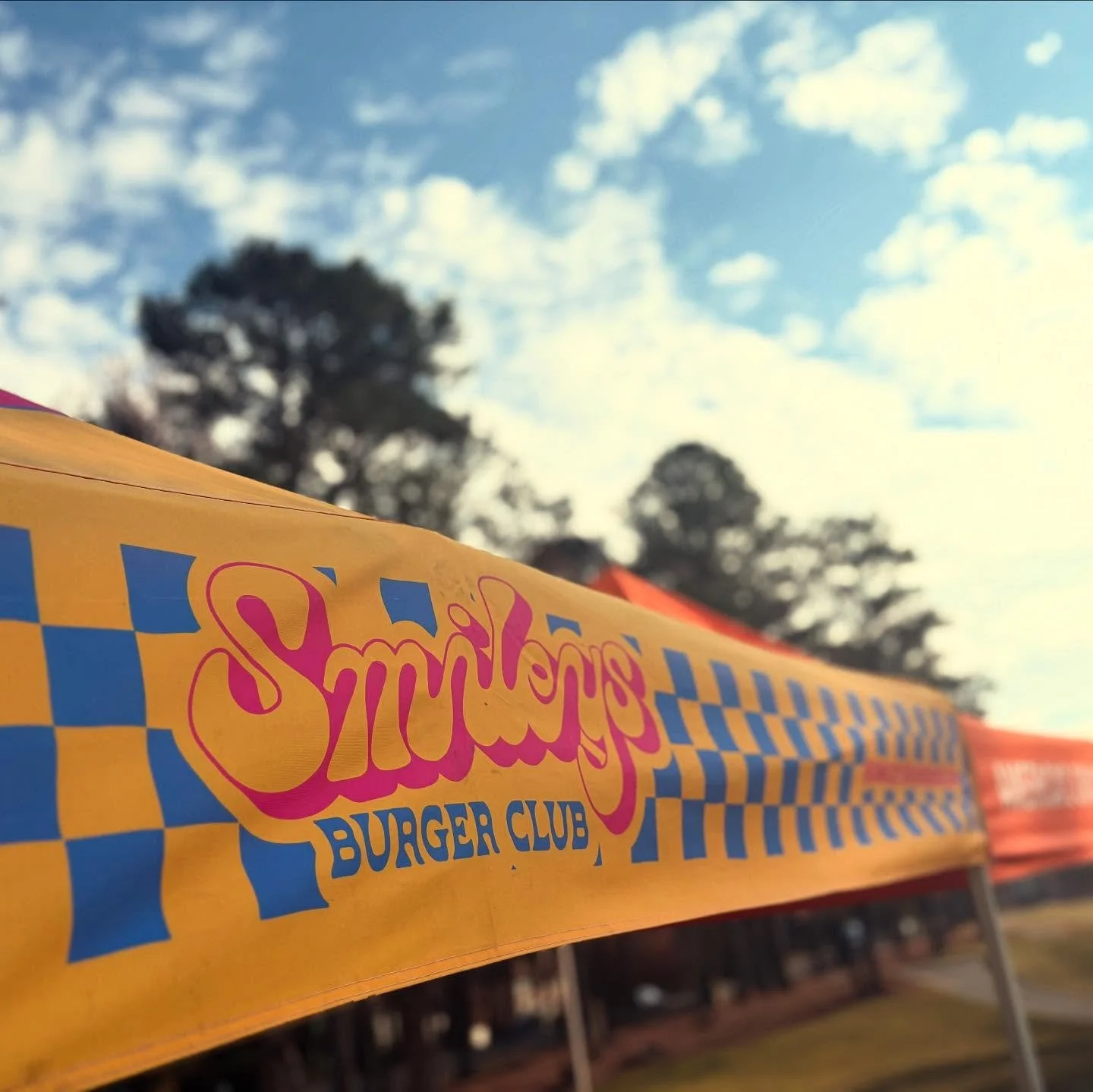 SUPER STOKED TO BE OUT AT THE PINK GOLF TOURNAMENT TODAY WITH @titosvodka SUPPORTING @givingkitchen 
.
.
Hit em straight y&rsquo;all! And come eat some cheesey slider messy action on the 1st Tee!