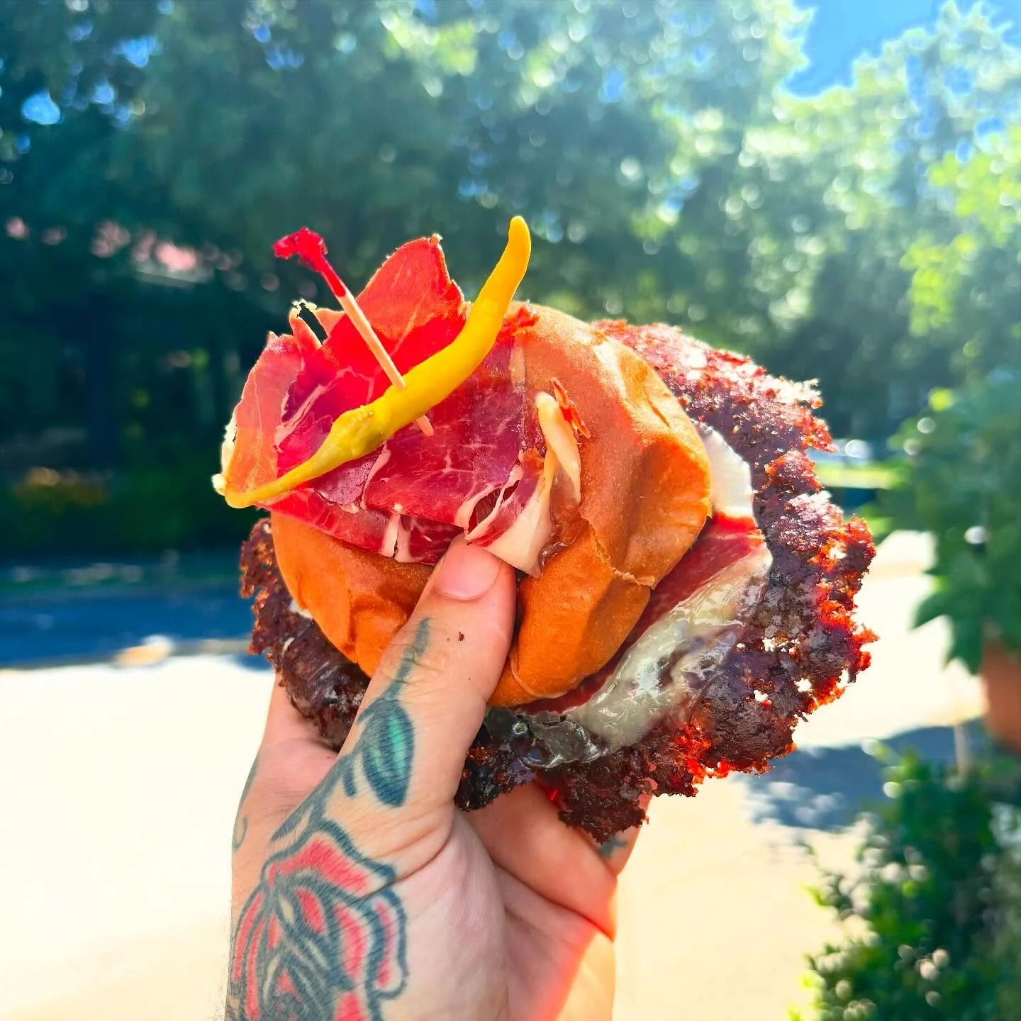 &iexcl;FUE - ESTABA RIQU&Iacute;SIMA!

DOUBLE SMASH BURGER
&bull; Jam&oacute;n Ib&eacute;rico
&bull; ICONIC Bravas Sauce
&bull; Mah&oacute;n Cheese
&bull; Guindilla Peppers
&bull; Sherry Pickled Onions

Built with our friends @iberianpig and availabl