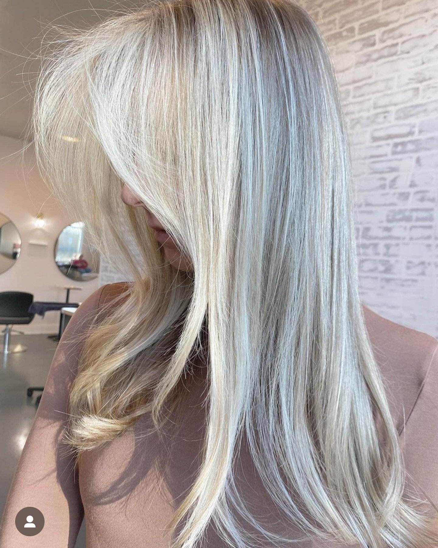 Impactful blonde✨💫

Colored by @hairbymariahmonte 

Toner @redkenpro 

&bull;
&bull;
&bull;
#518hair #albanyny #lathamny #salon #518salon #highlights #balayage #haircut #blondehair #blondehighlights #redken #haircolor #highlights