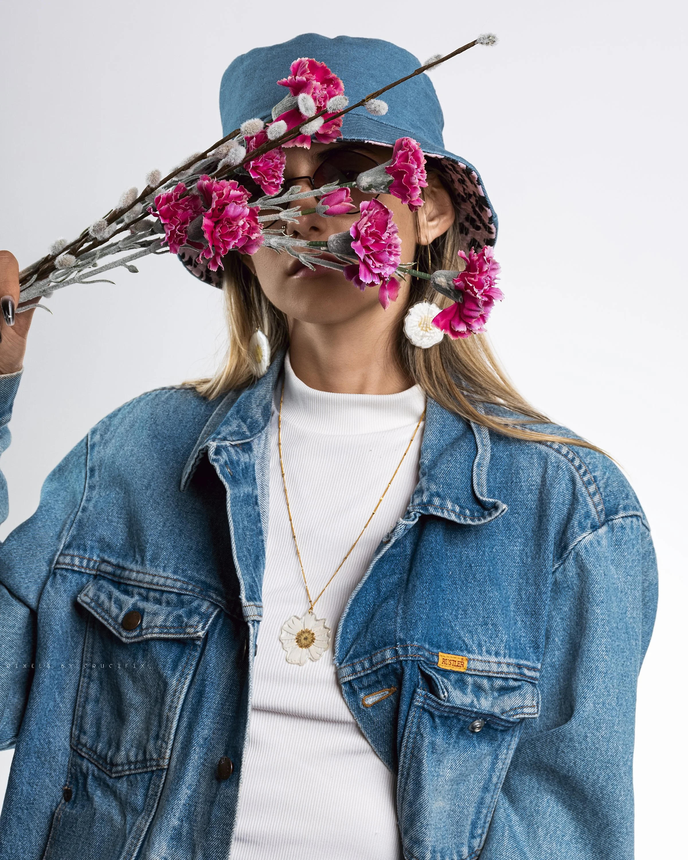 Olyna-2077 copy 2.jpg