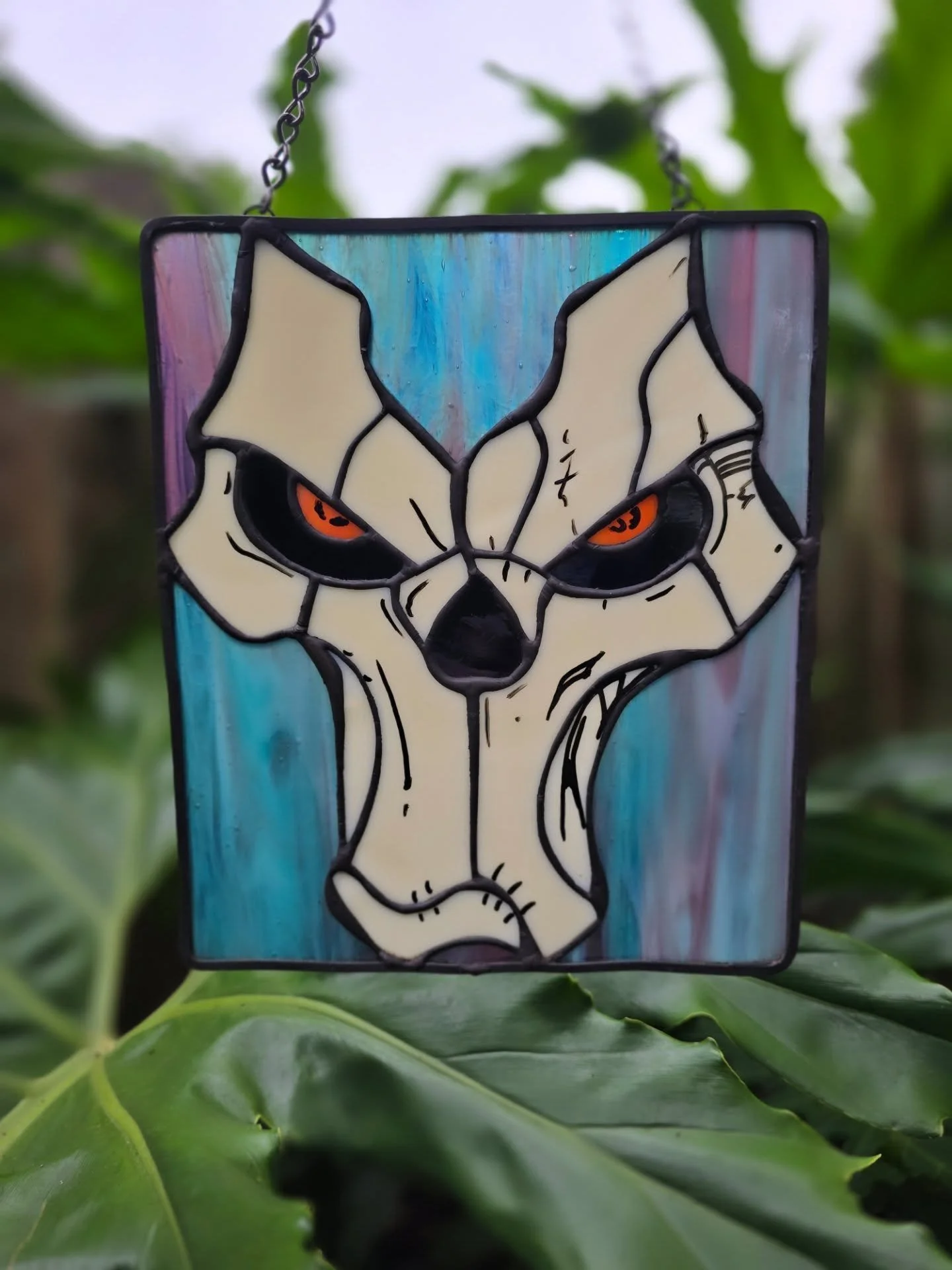 Death's mask for a new favorite collector!  Have a fun idea? Dm me, and let's get your piece started ✨️

#darksiders #darksiders2 #glassoddities #videogameart #customglass #unorthodoxglass #stainedglassdesign