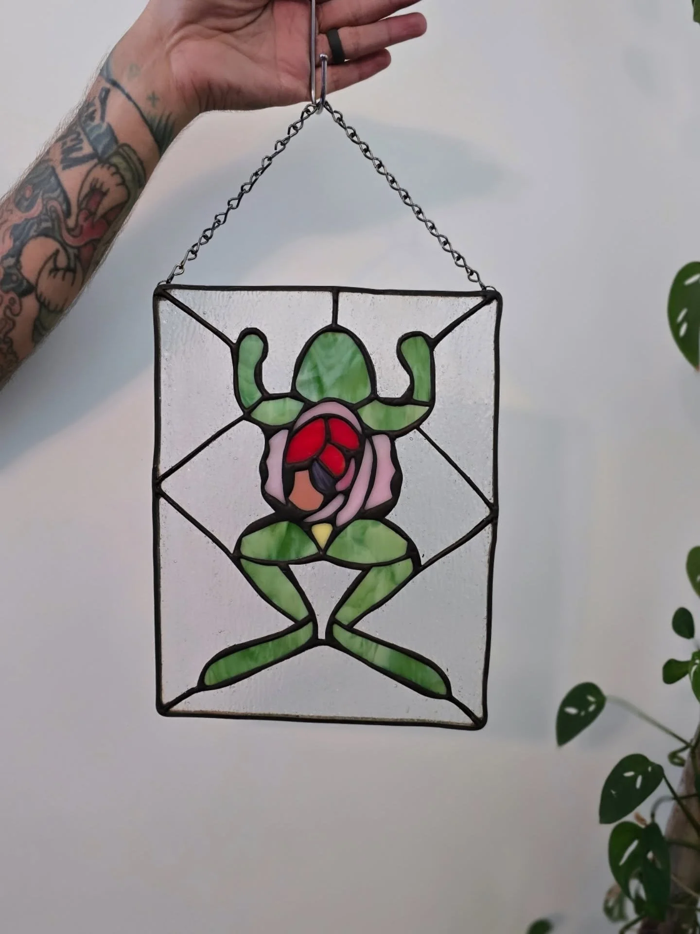 It's been about 5 years since I first did this piece, it felt like a good time to remake it. She's currently available❤️&zwj;🔥

#stainedglassdesign #glasswork #dissection #glassoddities #savannahartist #savannahgeorgiaartist