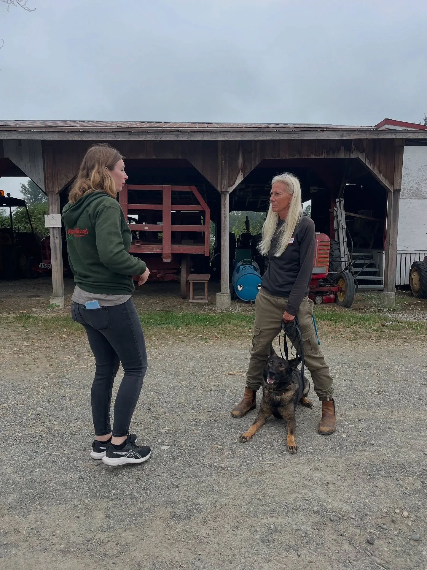 Just wrapped up the weekend at the @fordk9detection seminar! It was so great to learn from these two amazing trainers. 

Maureen and Kenya got to run searches each day did an awesome job in such a busy, new environment! 

Thanks to our friend, L&acir