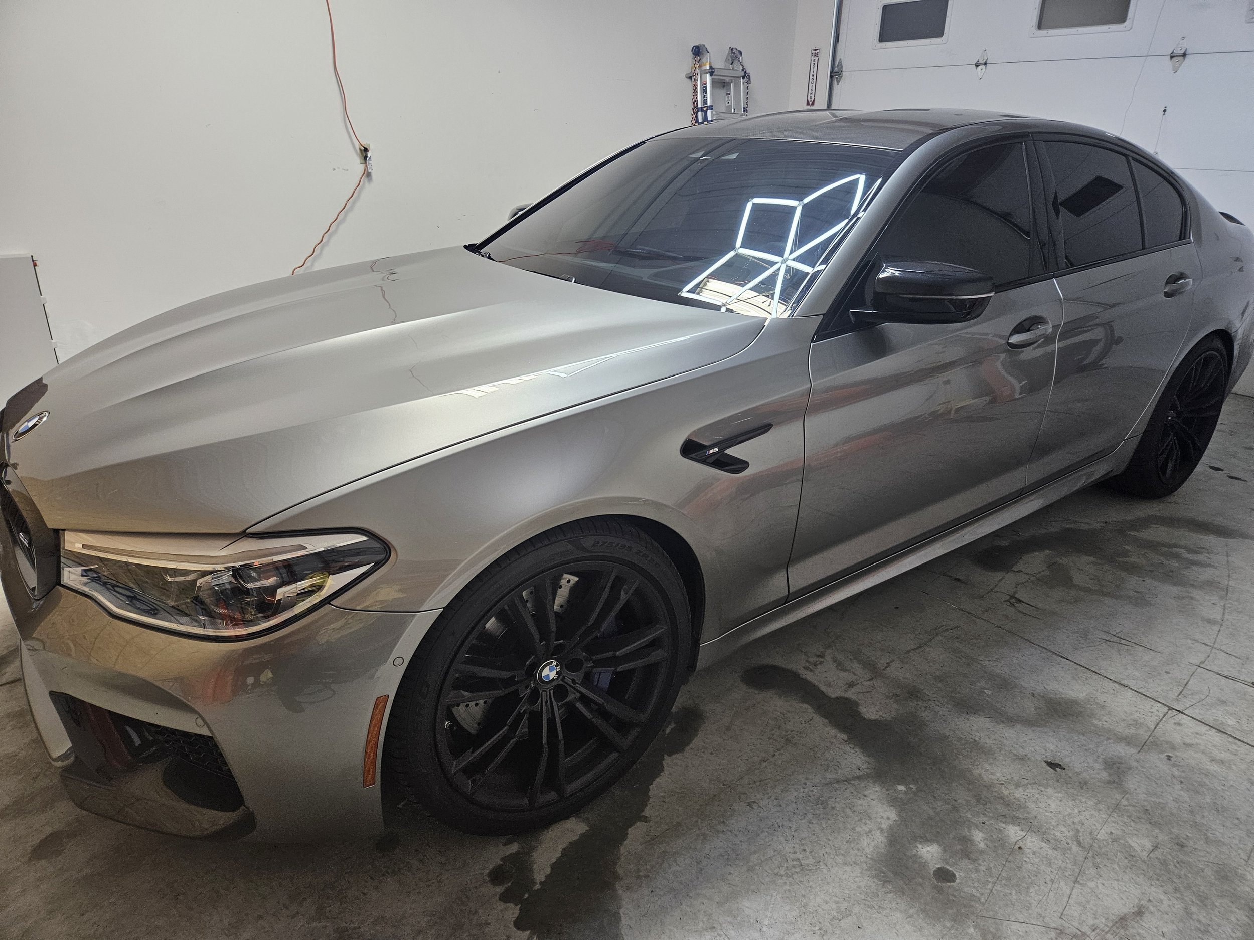 BMW M5 - FULL TINT REMOVAL, CERAMIC TINT, FULL WINDSHIELD TINT