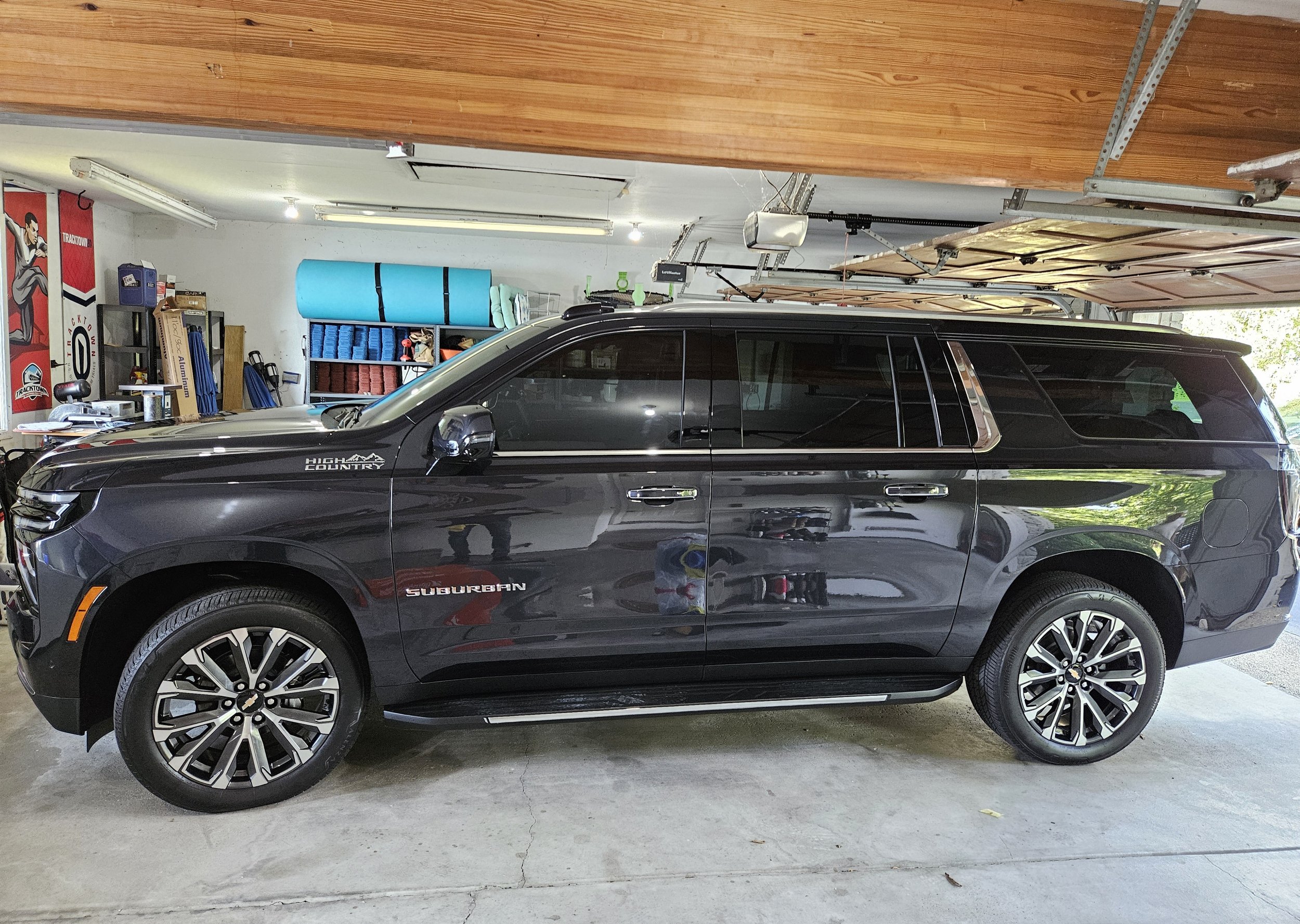 CHEVY SUBURBAN HIGH COUNTRY - ULTRA CERAMIC TINT, FULL WINDSHIELD TINT, DOUBLE SUNROOF TINT