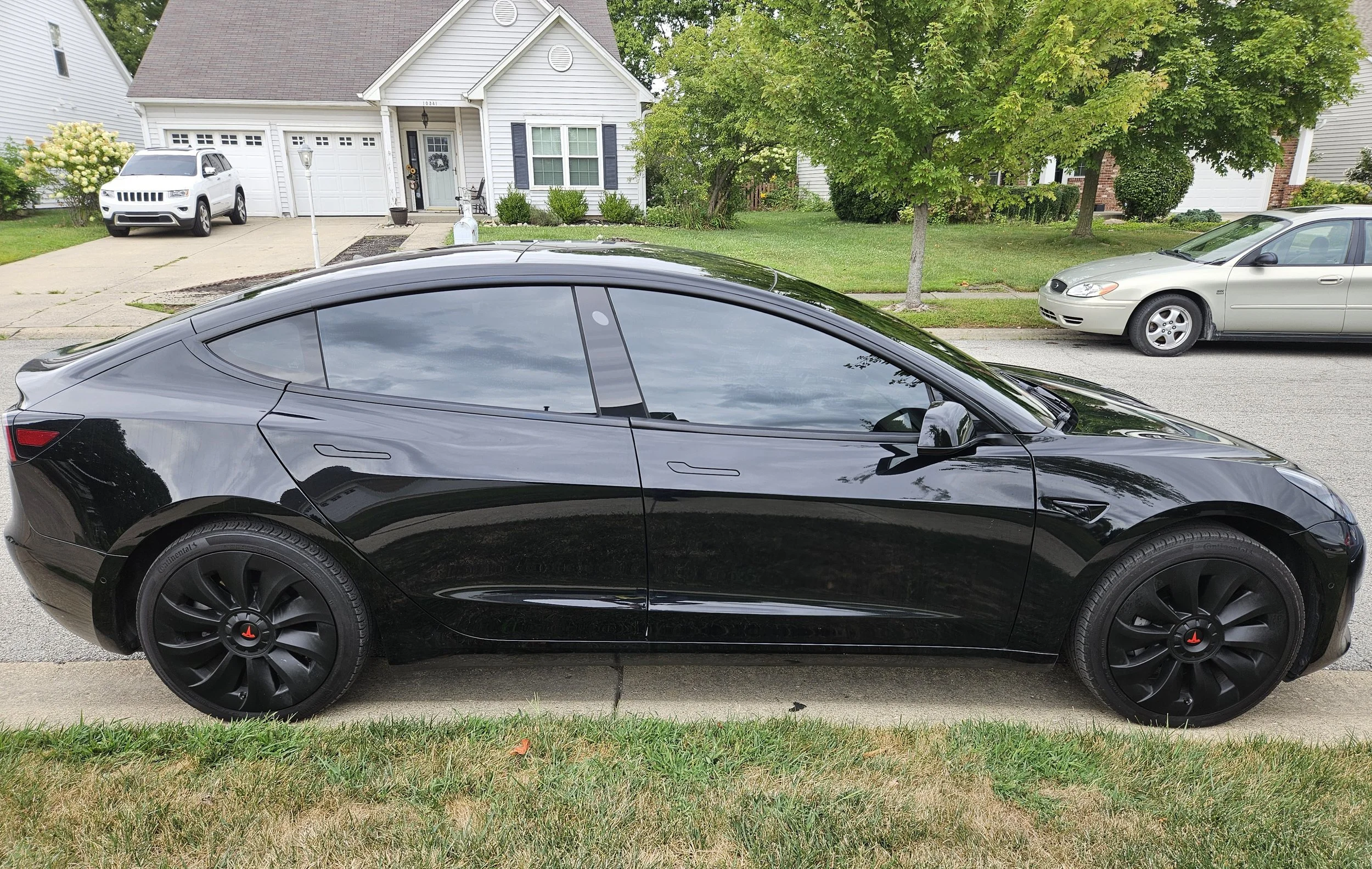 BLACK TESLA MODEL 3 - CERAMIC TINT, FULL CERAMIC WINDSHIELD TINT