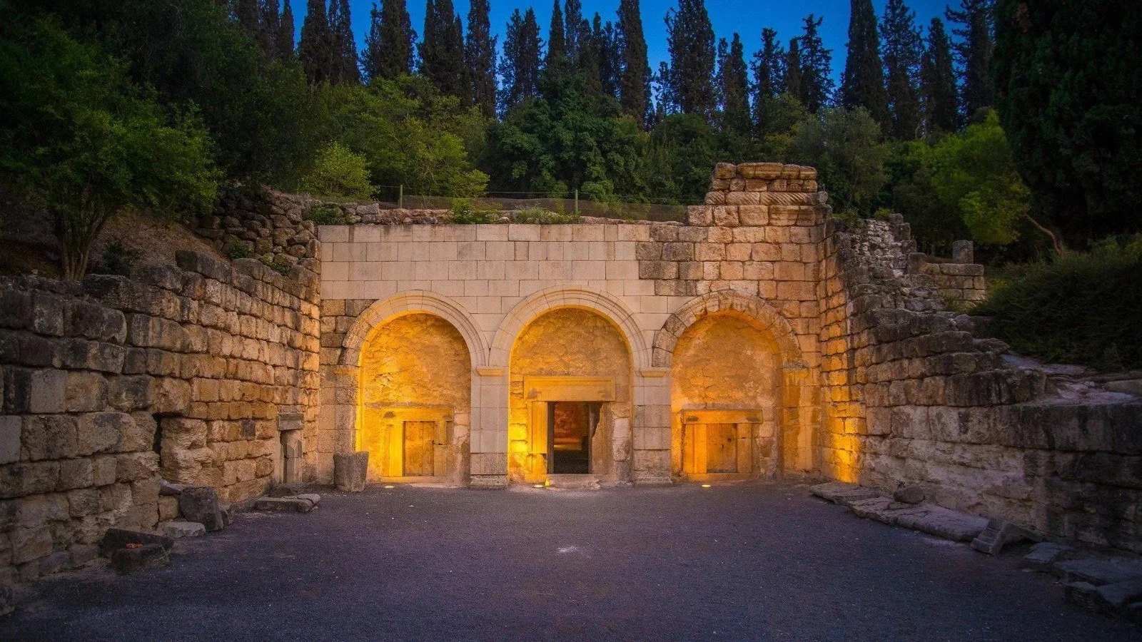 Israel’s Largest Ancient Glass Shard