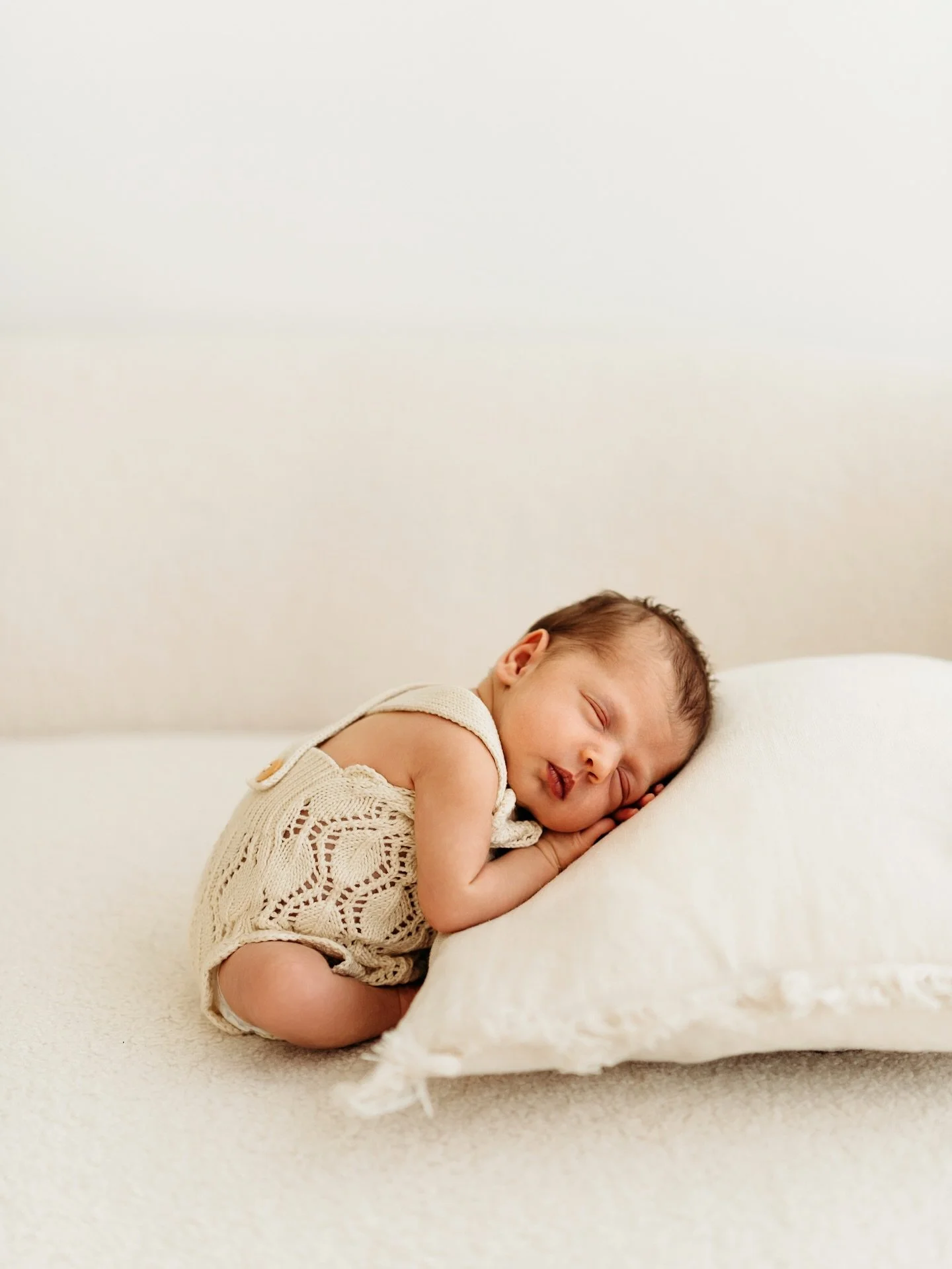 De allerliefste Emma op bezoek in de studio 💛

Met de mooiste haartjes en het liefste gezichtje&hellip; wat een prachtige baby om op beeld vast te leggen 🫶 

Dankbaar en fier dat ik deze foto&rsquo;s van mijn metekindje kon nemen samen met mijn zus