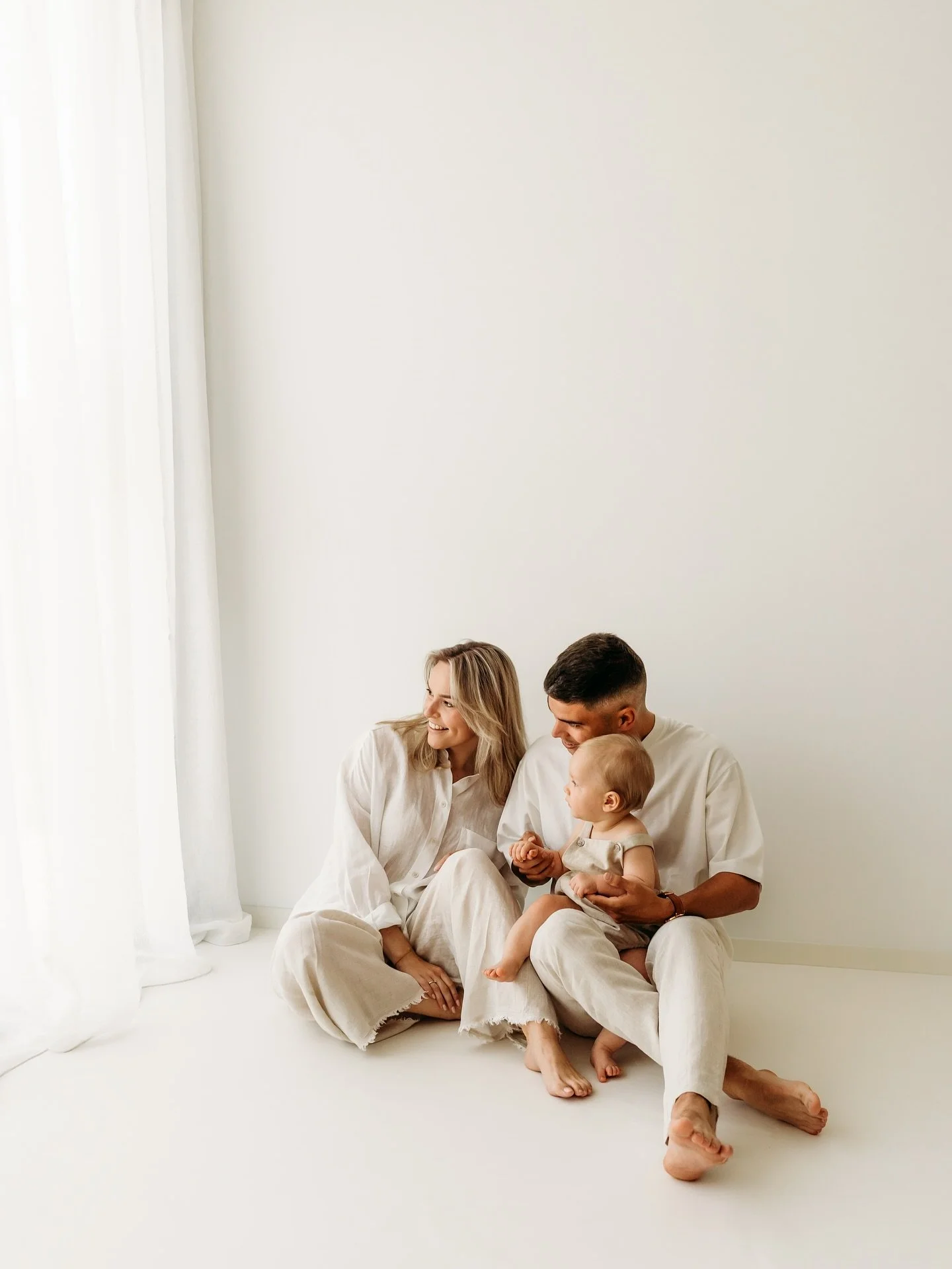 Happy birthday Charles 🎈✨

Die laatste foto is mijn nieuwe favoriete pose om bij mijlpaalshoots te doen. Clean en zo warm tegelijk 💛

#one
#mijlpaalshoot
#milestonephotography 
#babyfotograaf
#familiefotograaf
#motherhood
#fotograaflimburg
#fotogra
