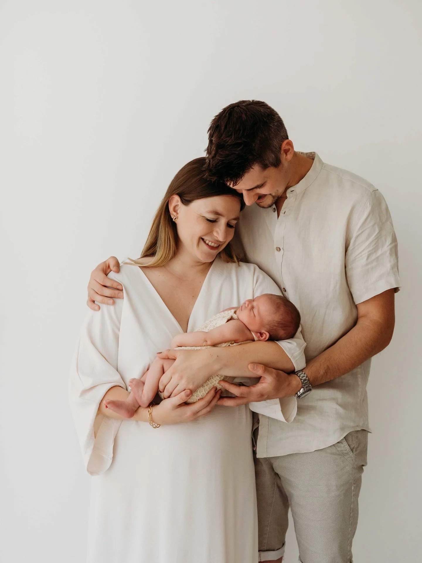 Zalig genoten van de kerstvakantie ☃️ en nu met veel goesting aan het aftellen naar twee baby&rsquo;s die elk moment kunnen arriveren 🤩 

#newbornshoot #naturalnewbornphotography #newbornfotografie