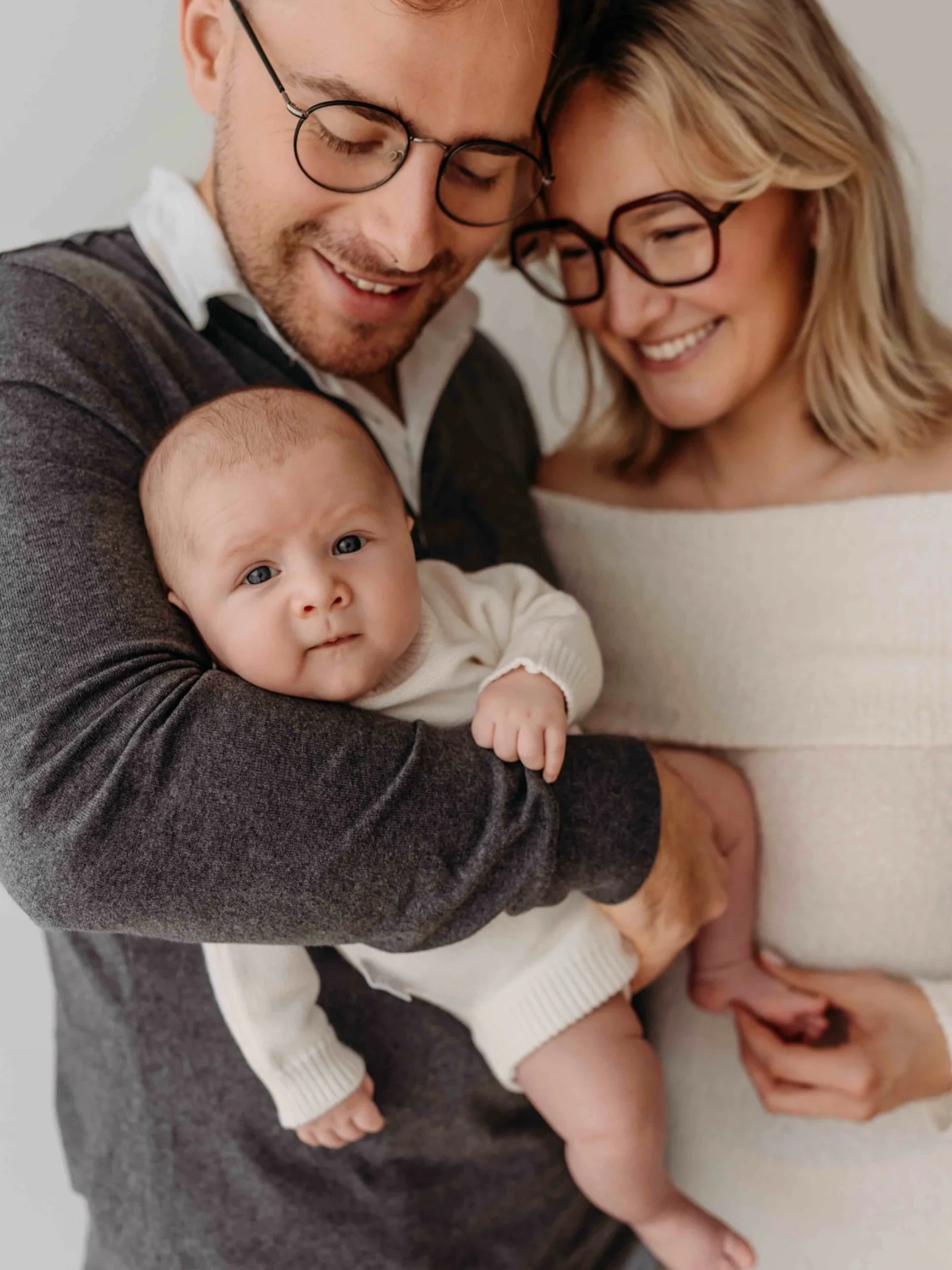 Als je twijfelt of het wel de moeite is om een fotoshoot te doen wanneer je newborn al 6 weken is&hellip; dit is je bewijs dat het onvergetelijke beelden oplevert 💛 

Newborn shoots gaan meestal door binnen de 1-3 weken, maar dit is zo afhankelijk v