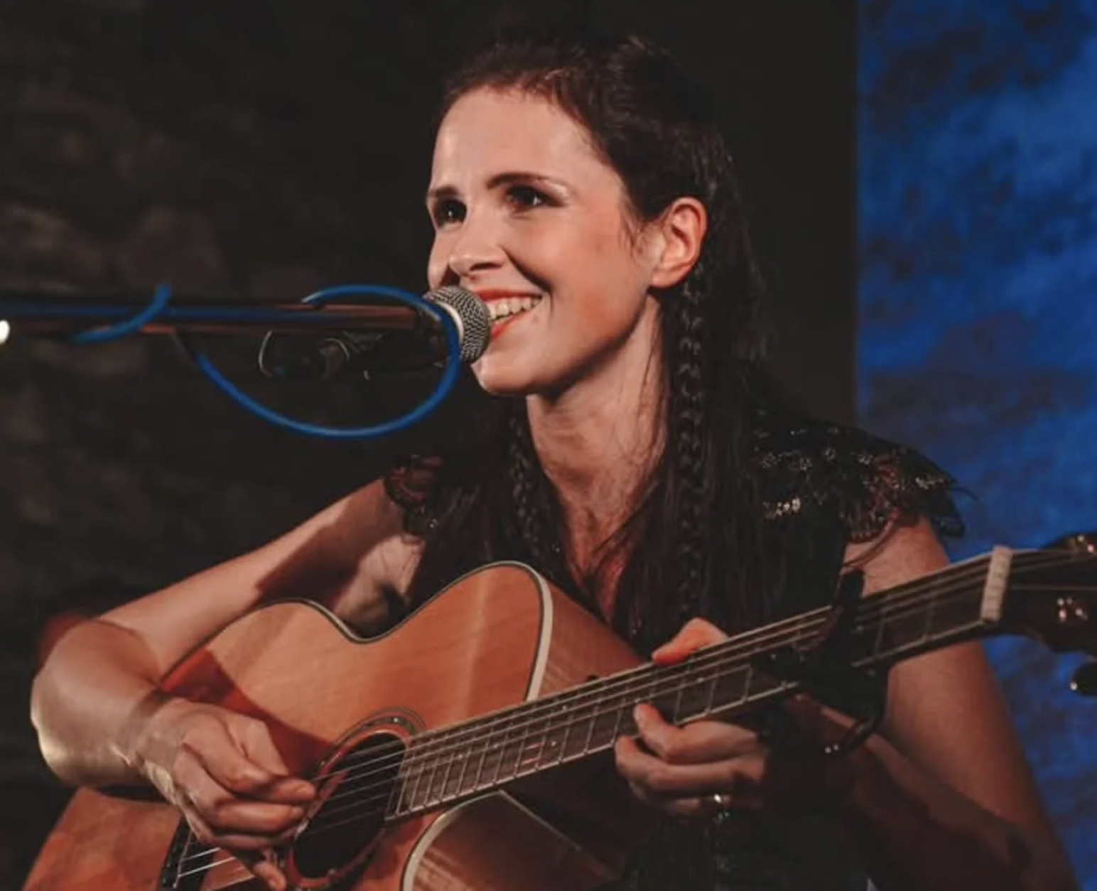 LIVE MUSIC WITH ROSIE ARNFIELD