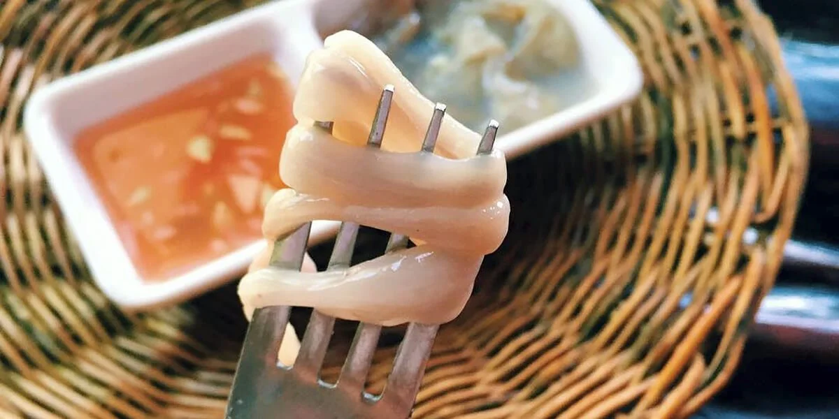 What does Tamilok taste like?