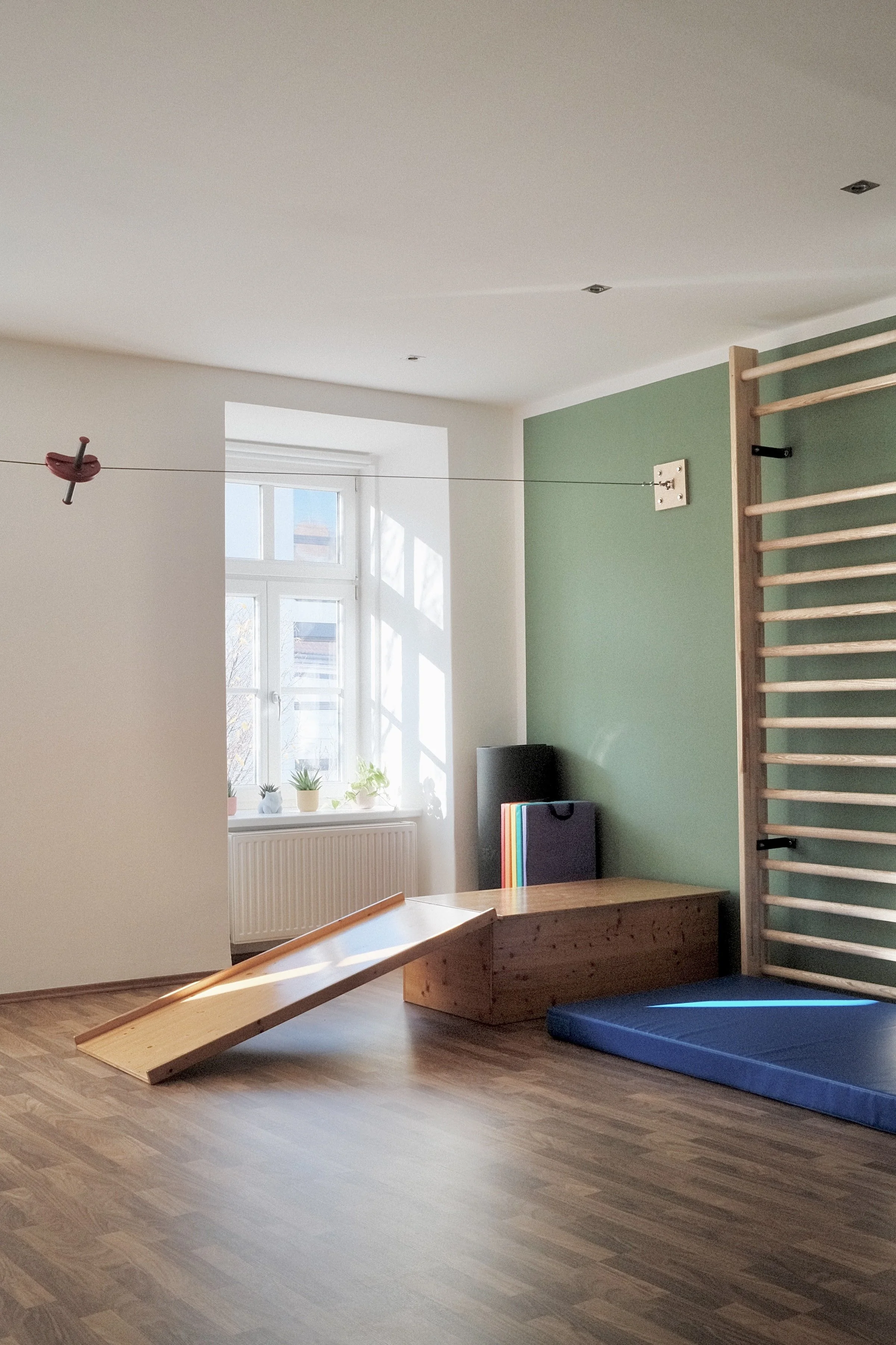 Der Therapieraum der Praxis - Grobmotorik als Ziel oder Bewegungspause - Ergotherapie für Kinder und Jugendliche in Wiener Neustadt