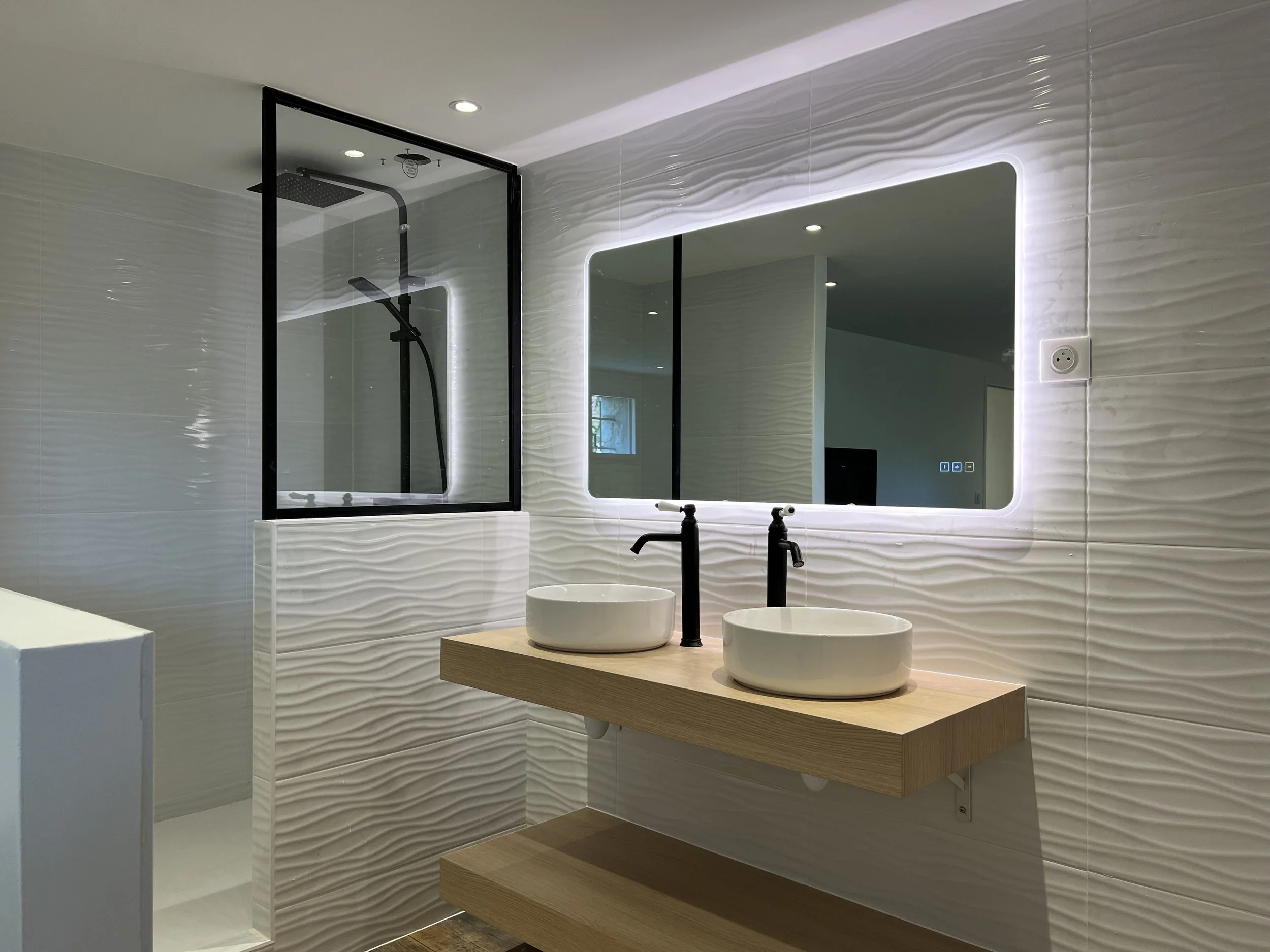 22 - salle de bains chambre d'amis réalisée.jpg