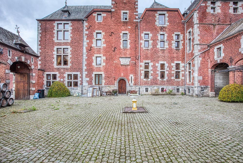 Chateau Front.jpeg