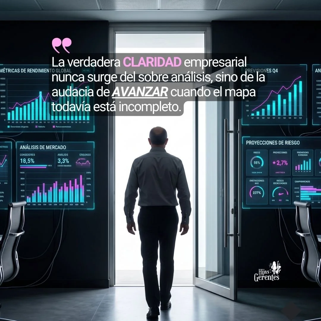 Persona de espaldas, vista desde el interior de una sala de conferencias, caminando hacia una puerta que se abre hacia un espacio exterior desconocido y lleno de luz intensa. La sala, tiene paredes llenas de proyecciones de métricas.