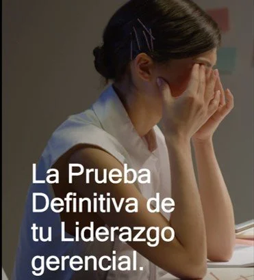 Líder empresaria estresada repensando su carácter gerencial, en el blog del Ecosistema de Hijas GERENTES, en el articulo escrito sobre carácter, por el Lic. Mario Fabián GALLART.