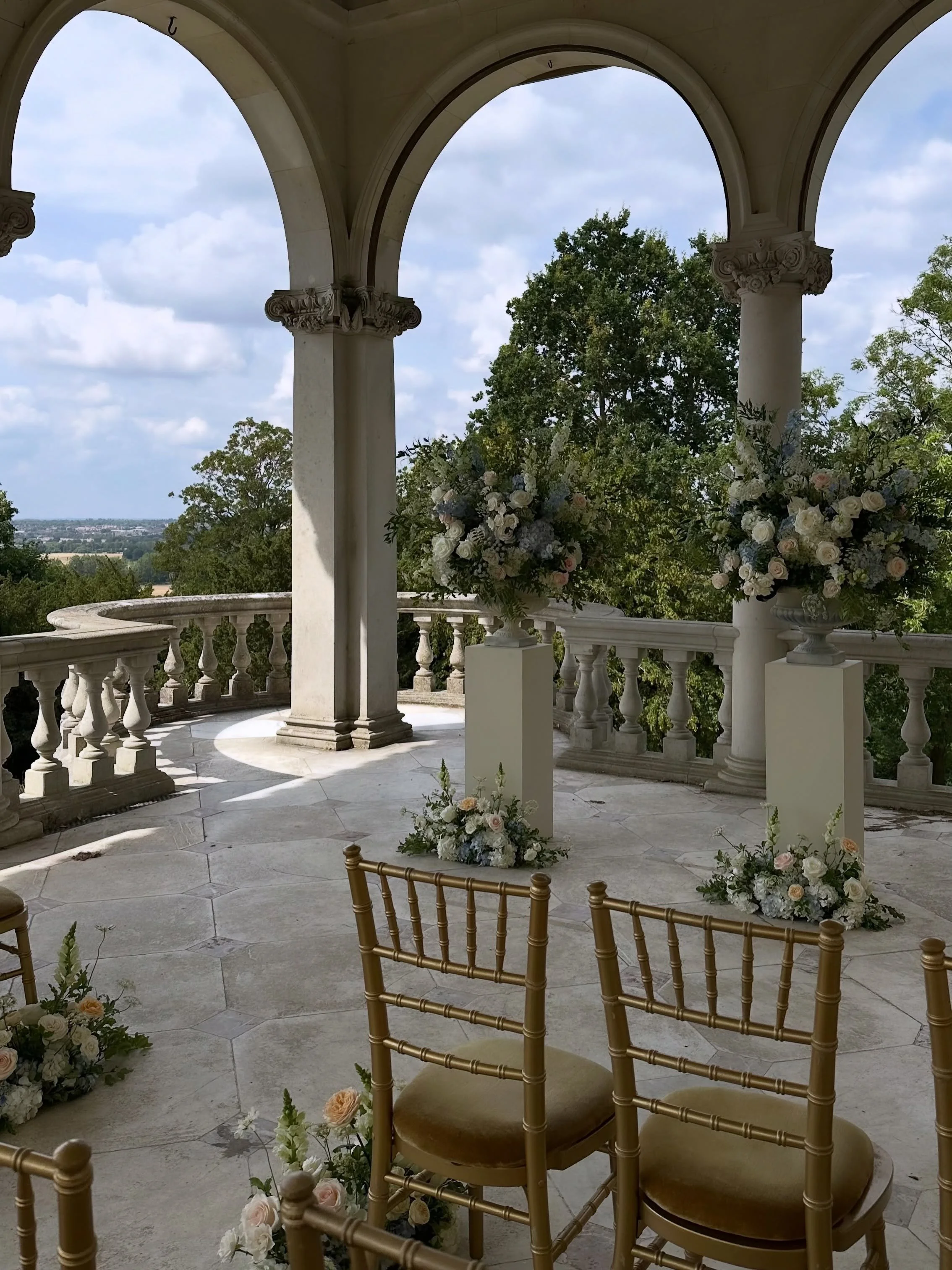 A beautiful mid-July celebration of love 🤍

I had the joy of creating and installing these soft, romantic wedding urn and meadow arrangements for @rubyandgraceflorist at the iconic pavilion at @clivedenhouse 🌿 

Romantic florals for a romantic sett