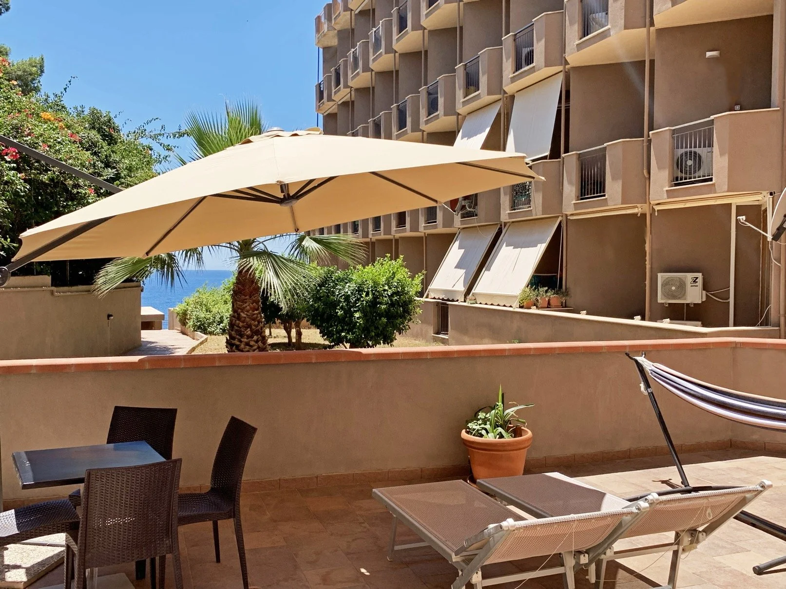 APPARTAMENTO DELUXE CON TERRAZZO VISTA MARE