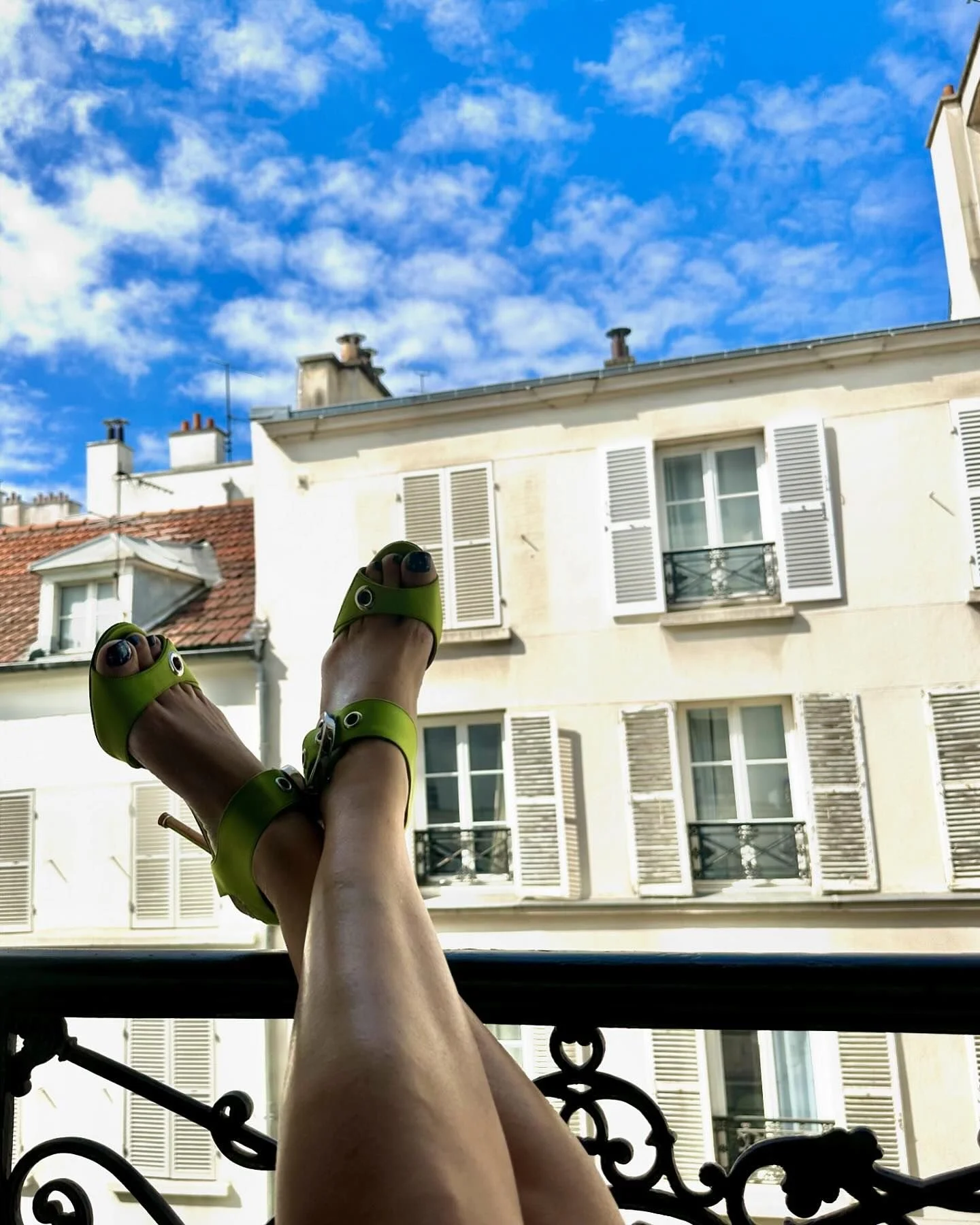 chelsea'sfeetparis.jpg