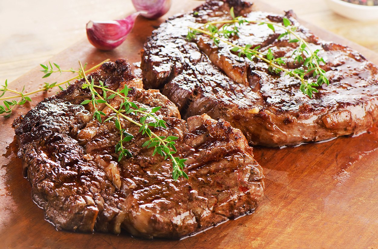 🥩 Steak & Wine Night 🍷