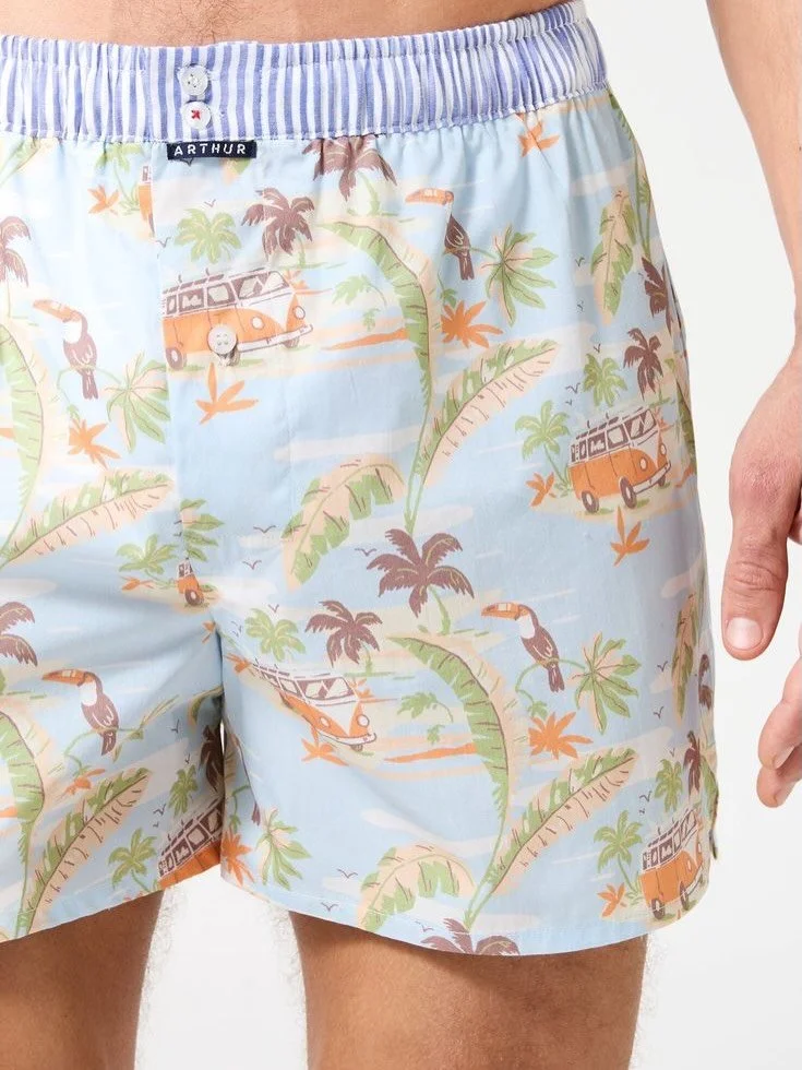 Nous continuons avec nos imprim&eacute;s pour l'homme. Notre dessin tropical van pour @boutiquearthur se retrouve sur les cale&ccedil;ons, maillots de bain ou pyjama 🌴

🦜

Let's go on with our prints for men. Our tropical  van print for Arthur can 