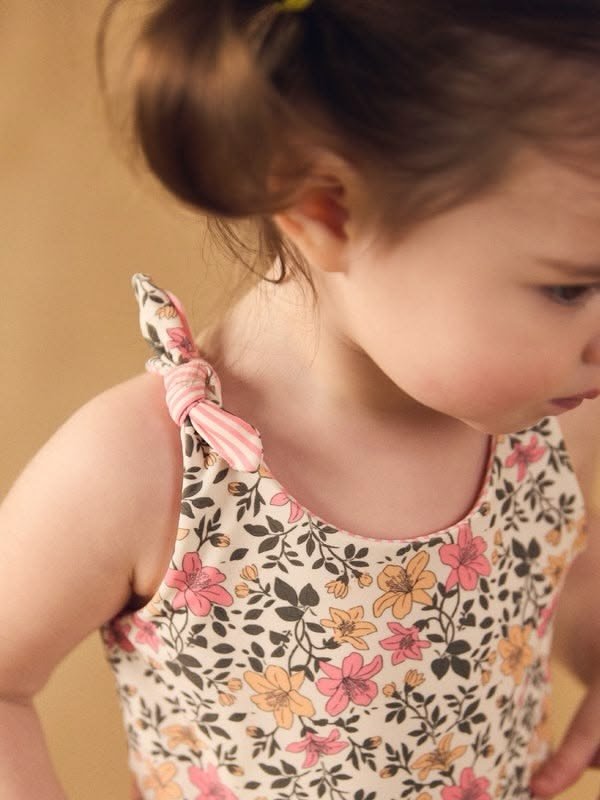 Un imprim&eacute; floral qui se d&eacute;cline sur maillot, robe ou pantalon pour @sergent_major_officiel 

🌸

A floral print that appears on swimwear, a dress, or trousers for Sergent Major.
.

#studioparistanbul #printdesign #kidsfashion #summerco