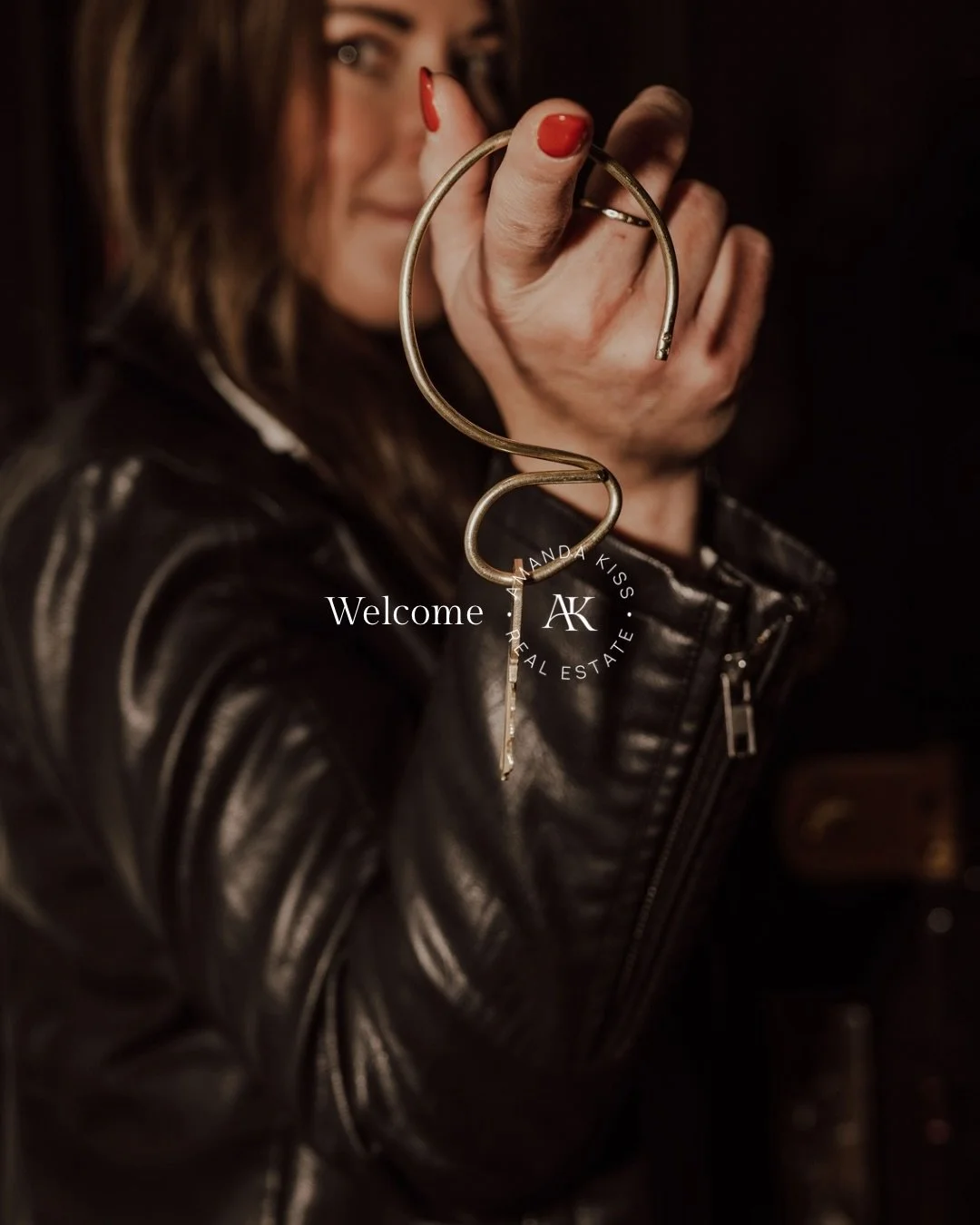 Amanda here, fueled by caffeine, obsessed with Cochrane, and sharing life on the fly.

With a new year, it felt like a good time to say hello properly. Different hair than the last pinned intro post (because I&rsquo;ll always briefly convince myself 